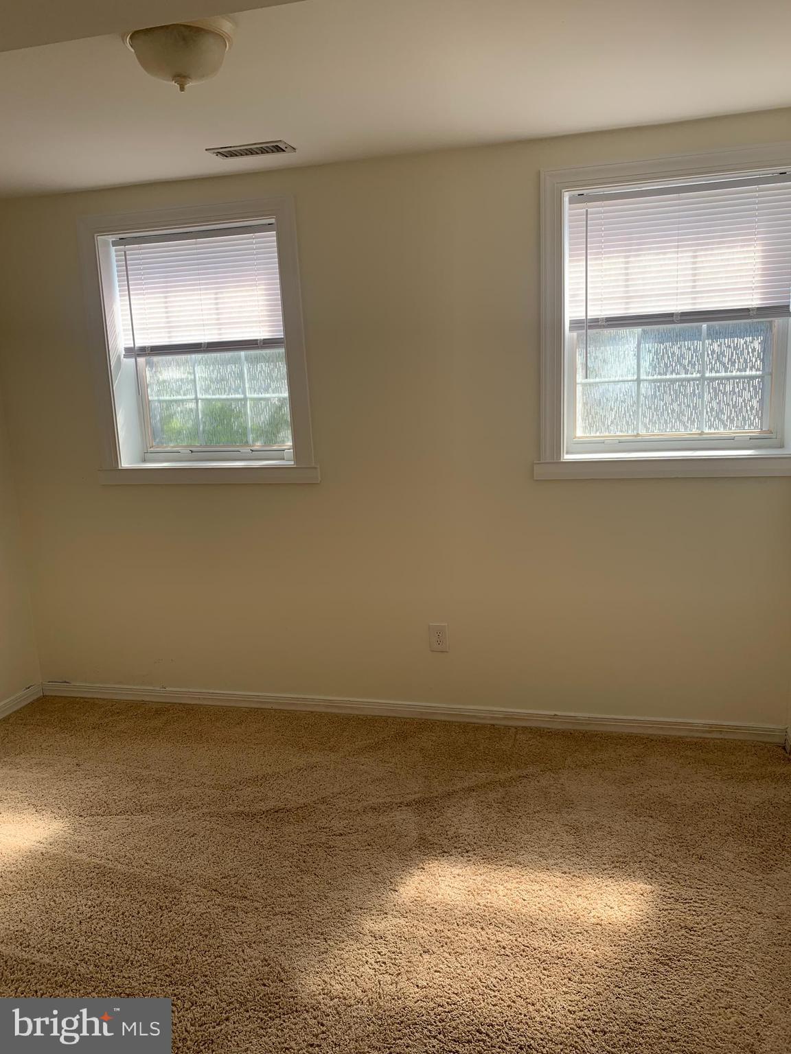 ASHBURN FARM - Residential Lease