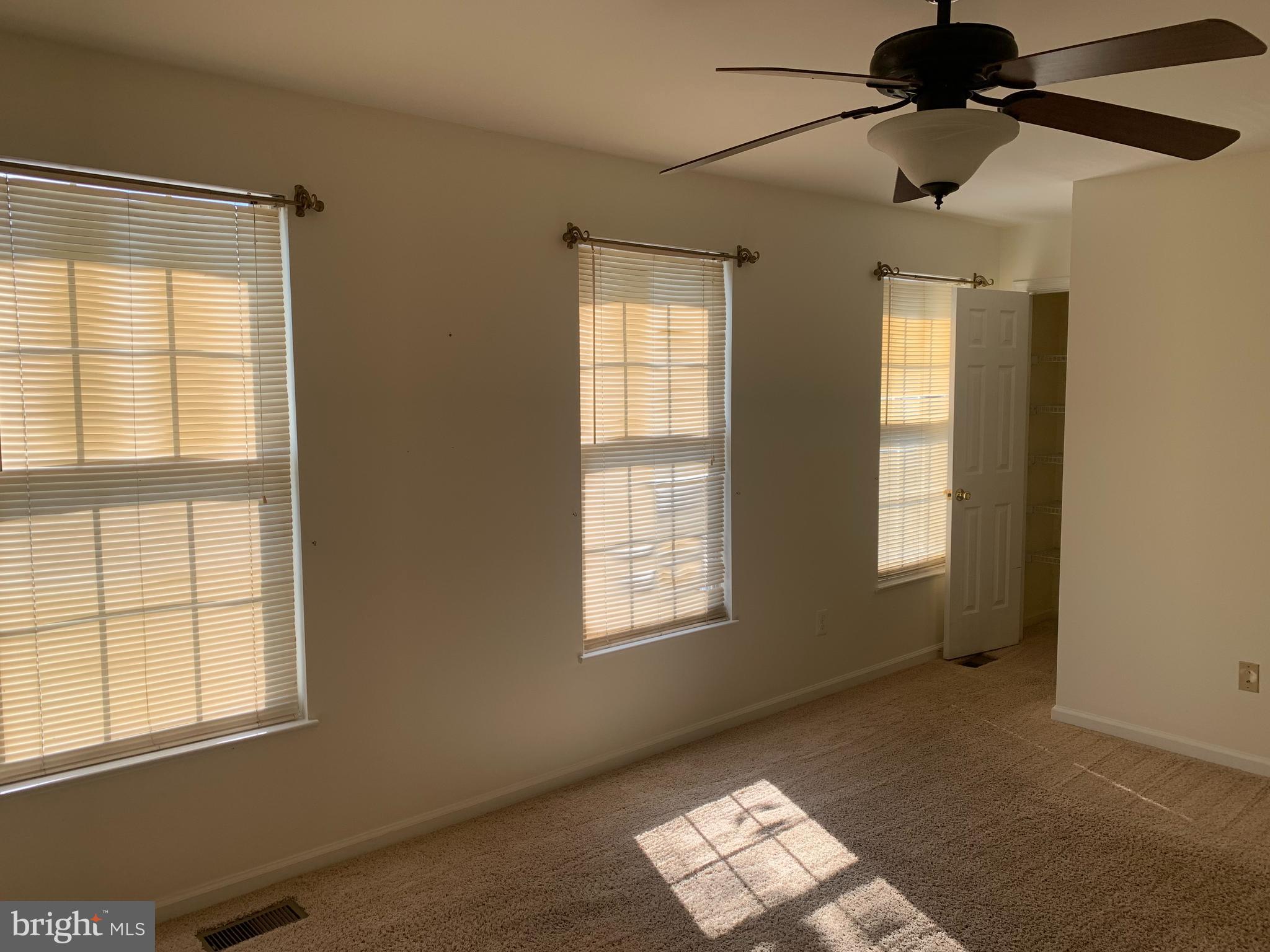 ASHBURN FARM - Residential Lease