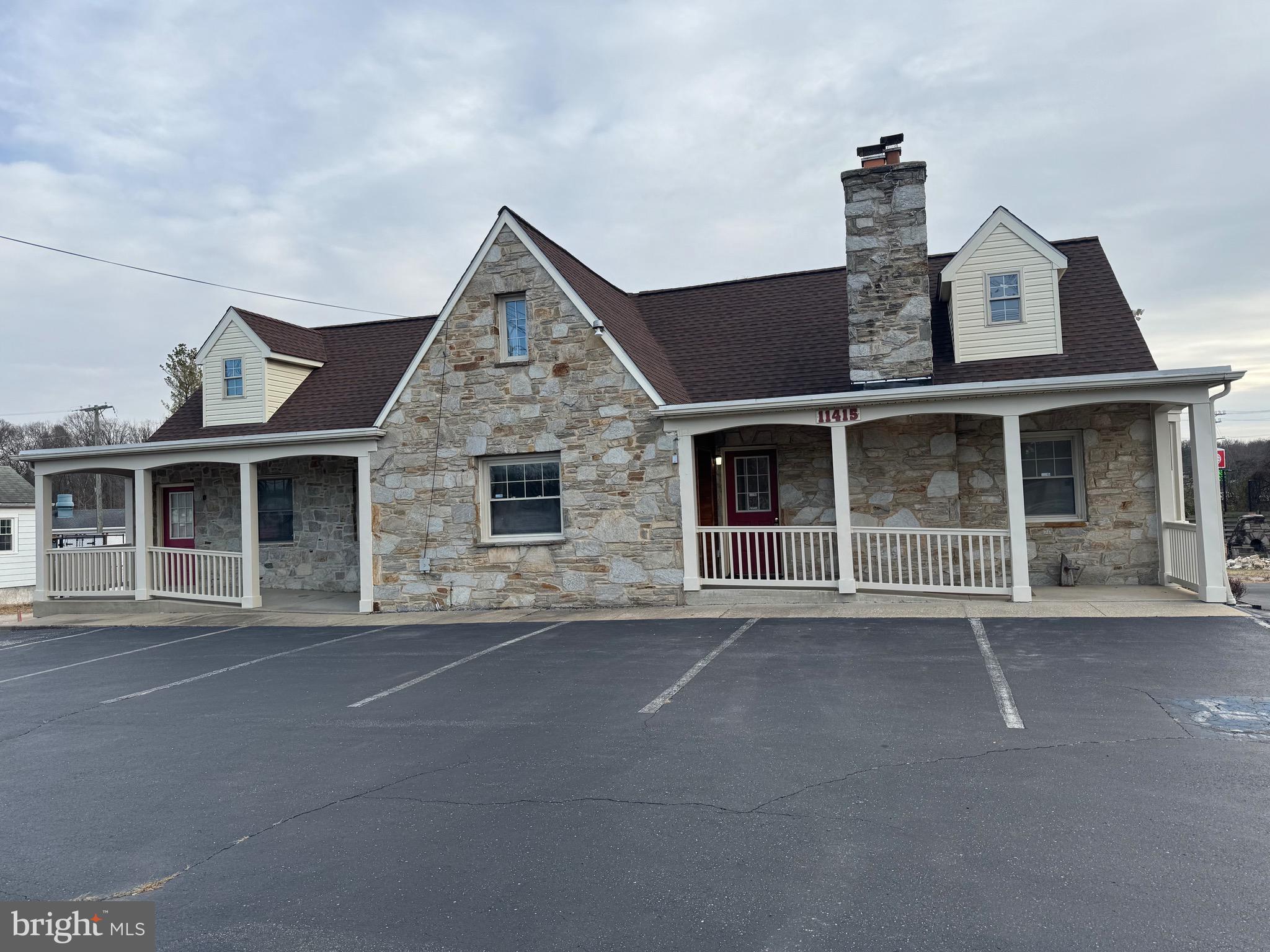 BOWLEYS QUARTERS - Residential Lease