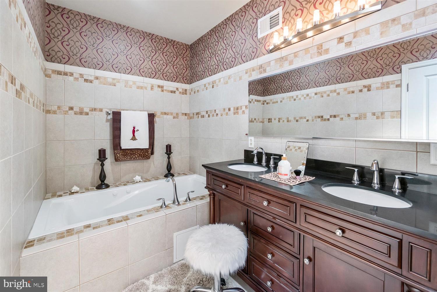 GREEKTOWN - Residential