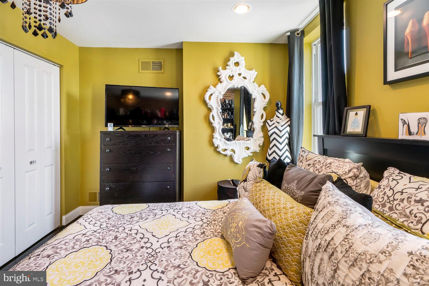 GREEKTOWN - Residential