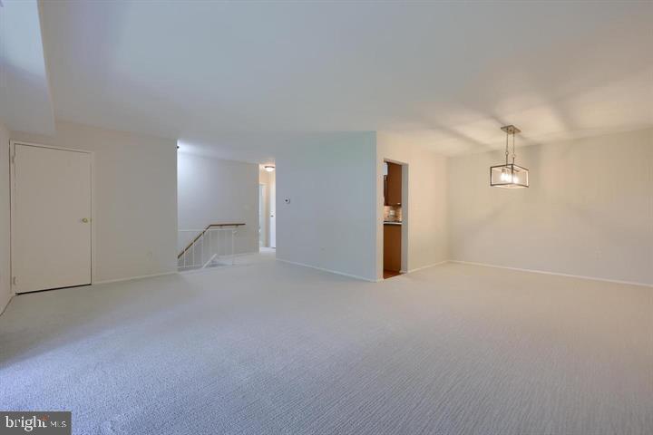 4 VALLEYBROOK DRIVE