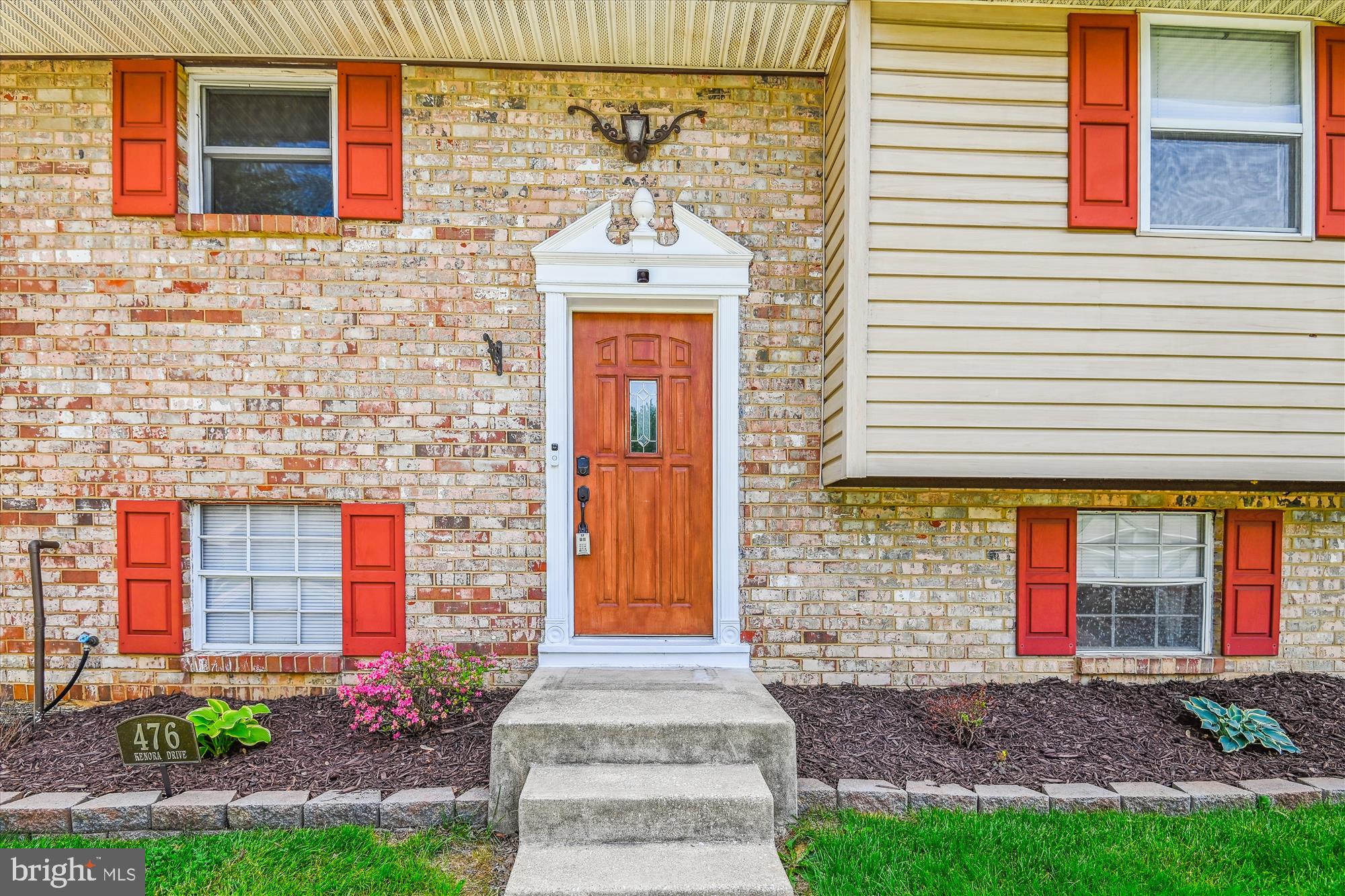 476 KENORA DRIVE
