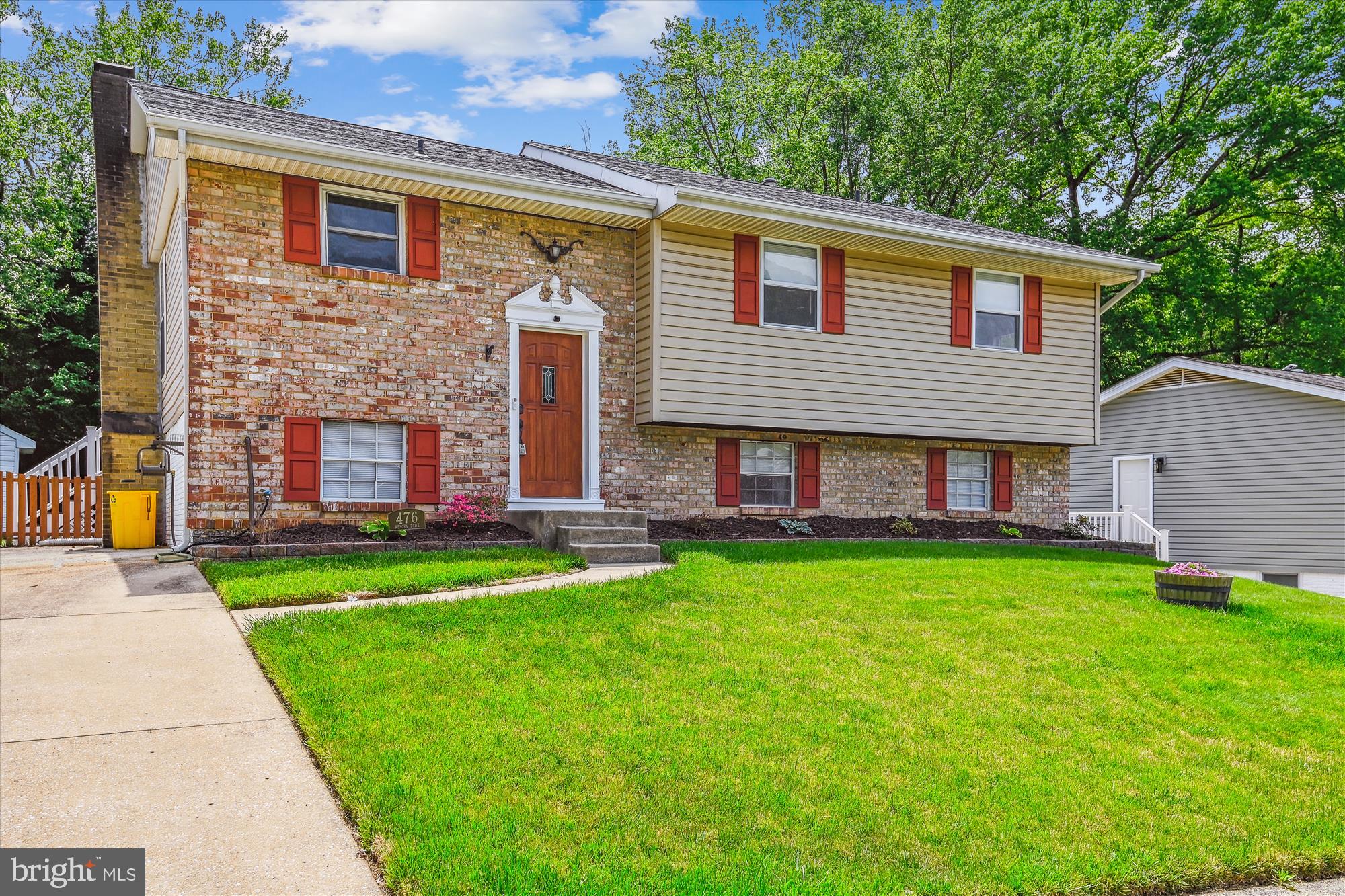 476 KENORA DRIVE