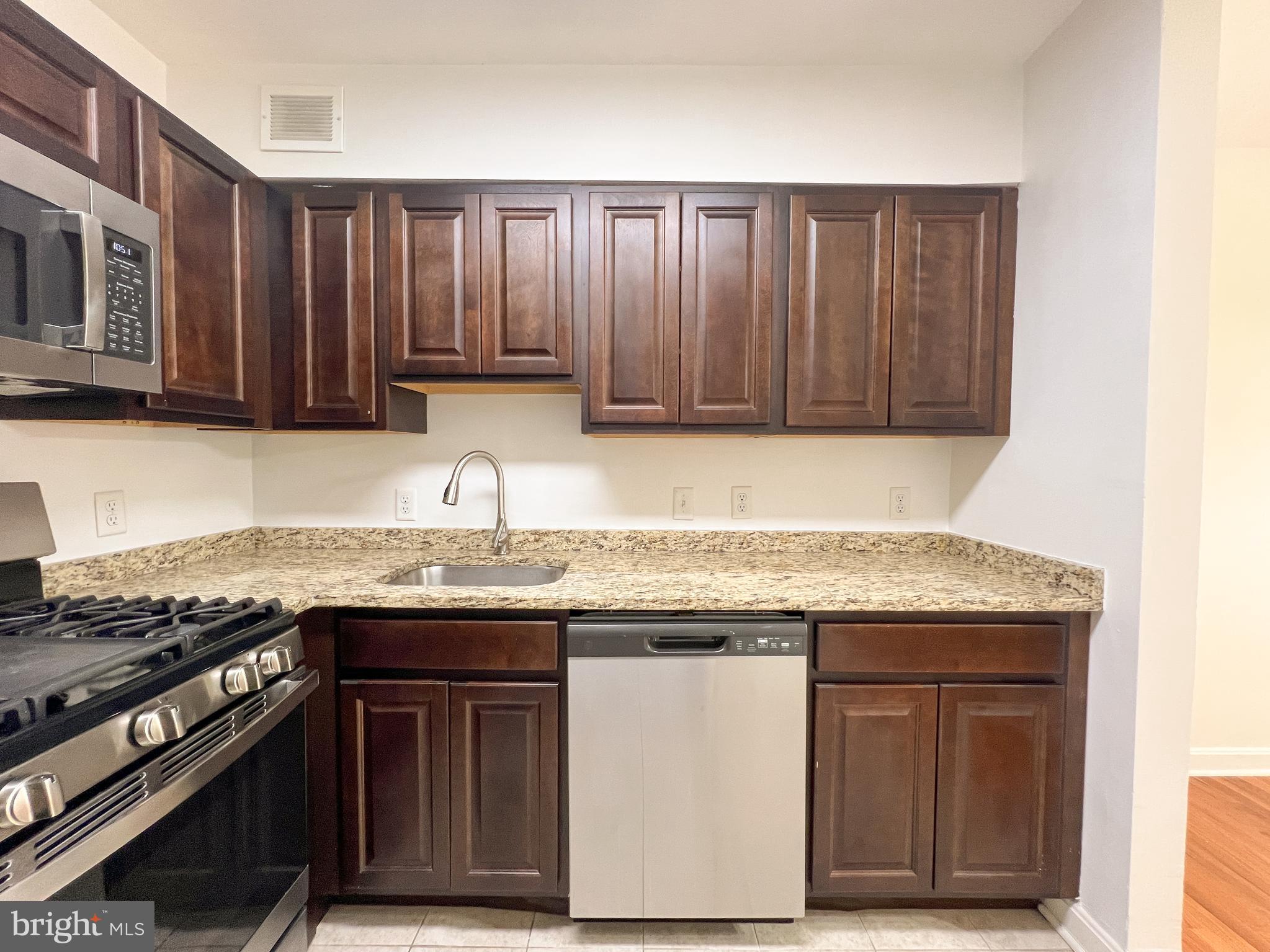 KENWOOD HOUSE - Residential Lease