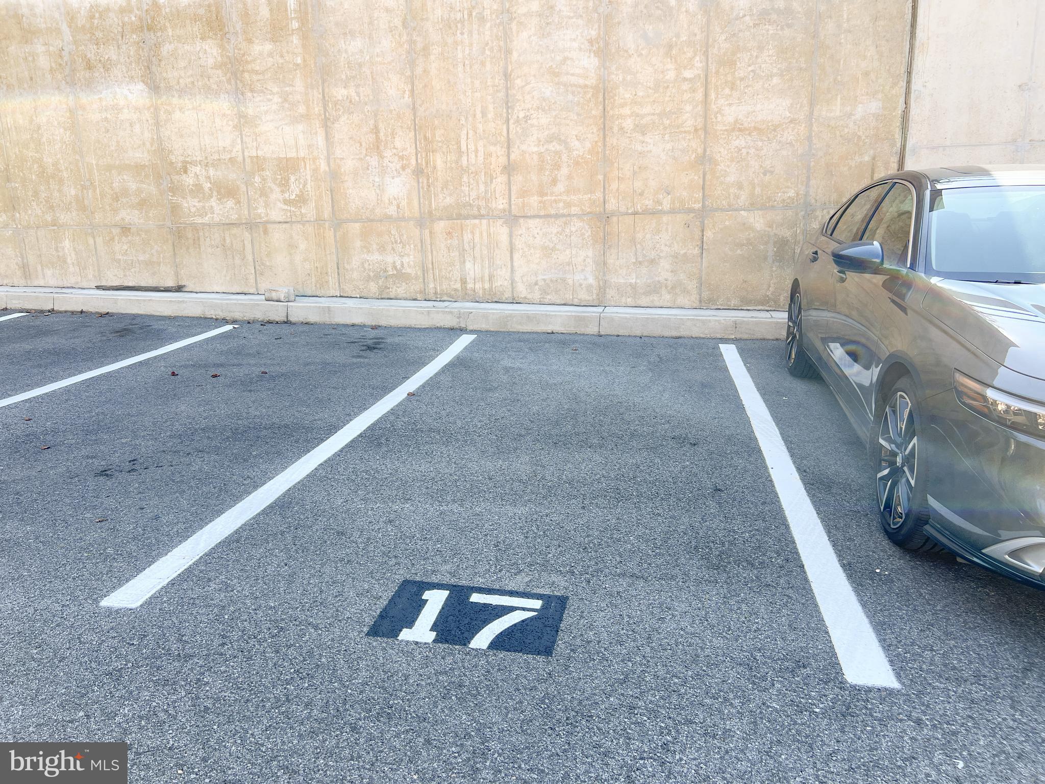 KENWOOD HOUSE - Residential Lease