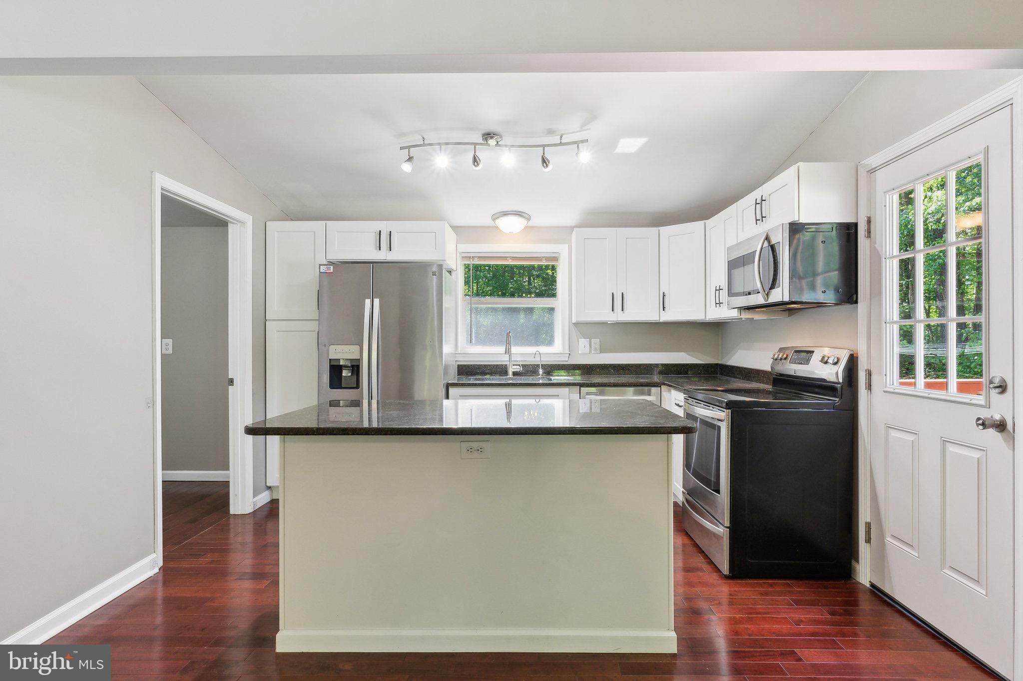 GOLDEN BEACH - Residential