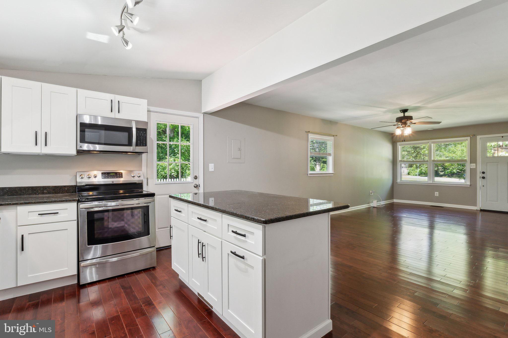 GOLDEN BEACH - Residential