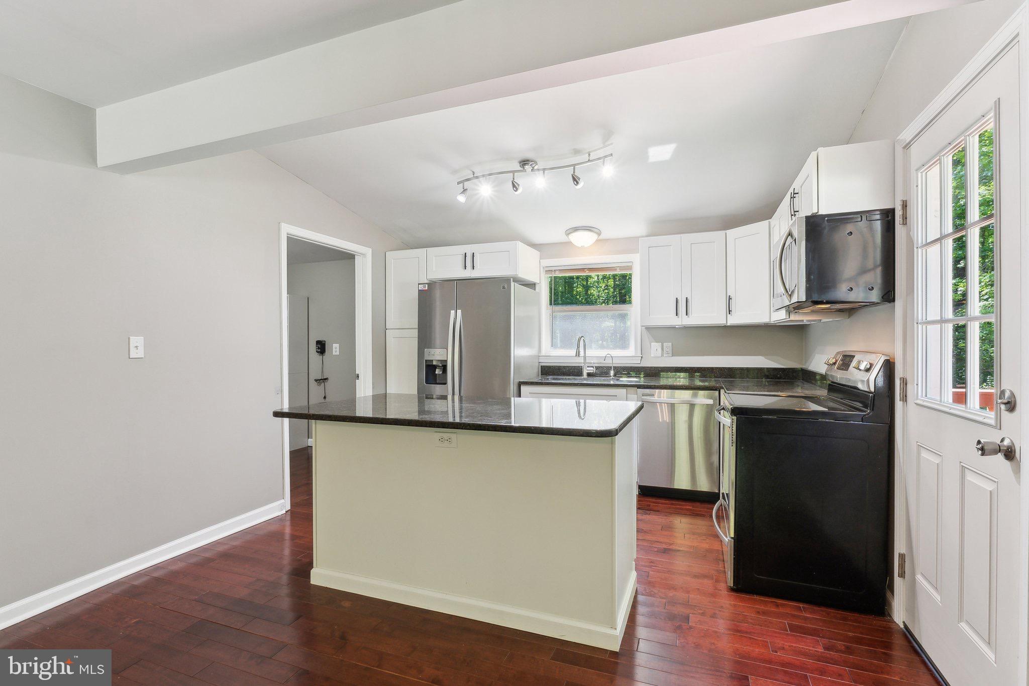 GOLDEN BEACH - Residential