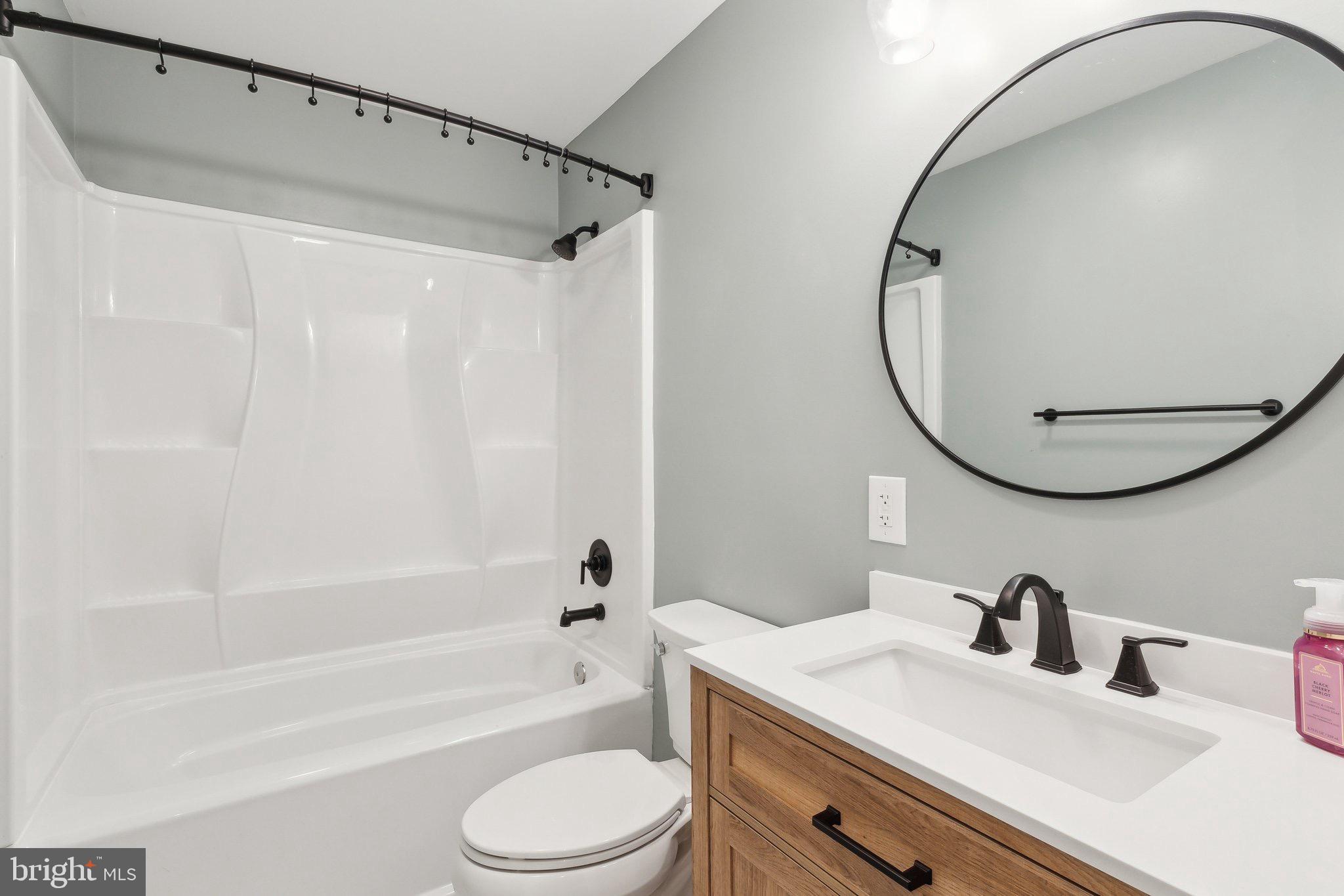 GOLDEN BEACH - Residential