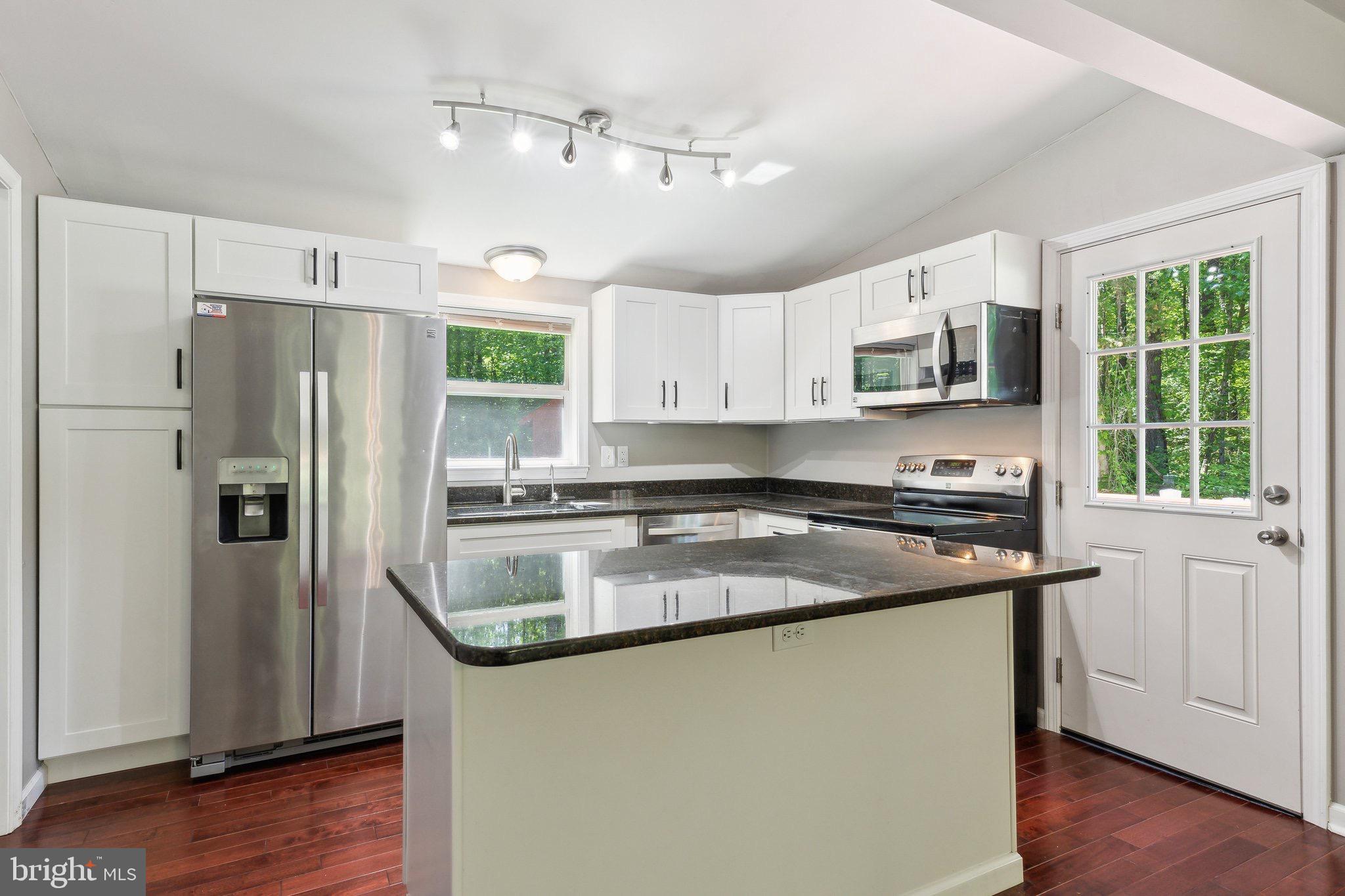 GOLDEN BEACH - Residential