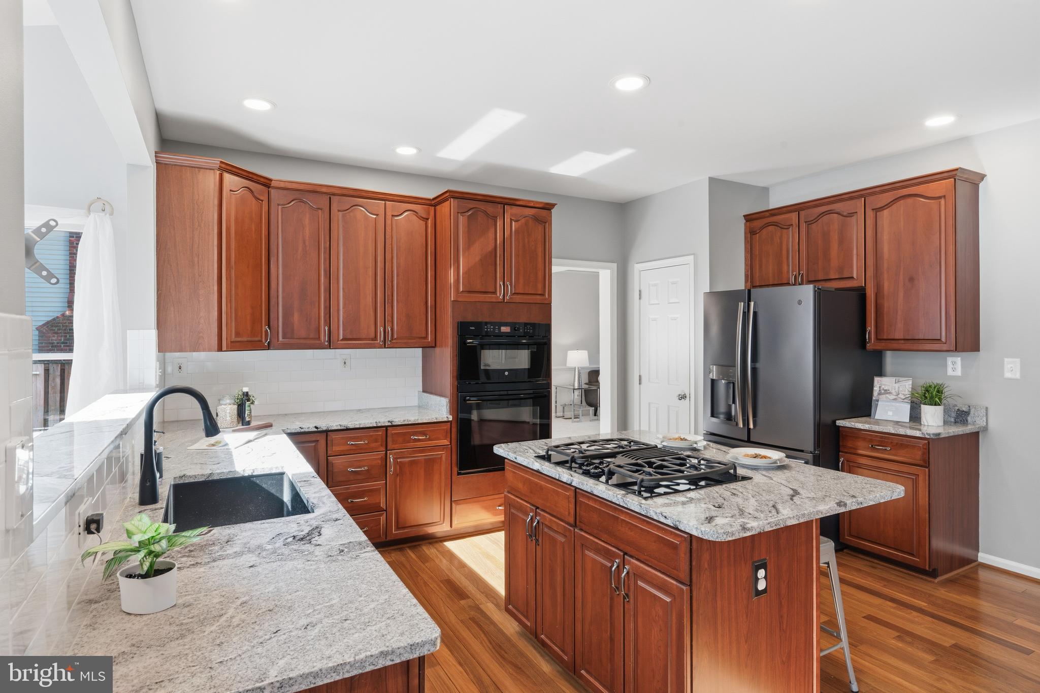 OAKTON  WOODS - Residential