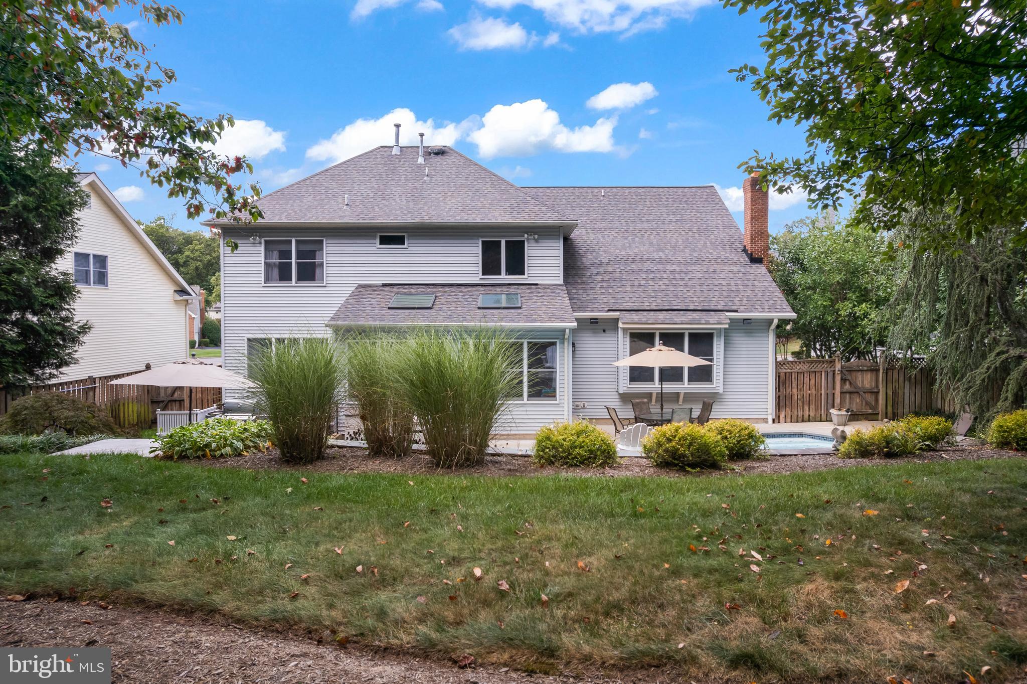 OAKTON  WOODS - Residential