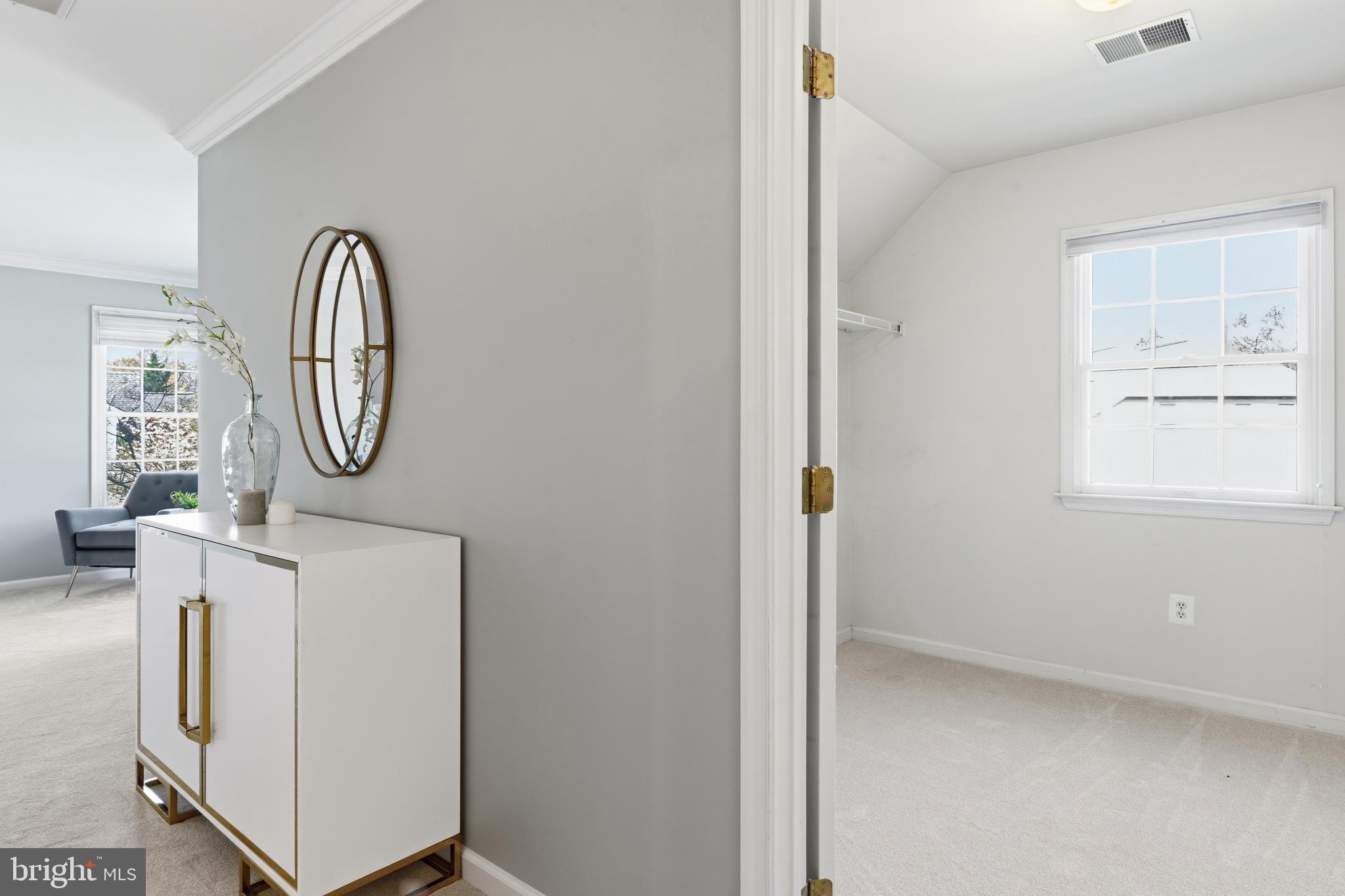 OAKTON  WOODS - Residential