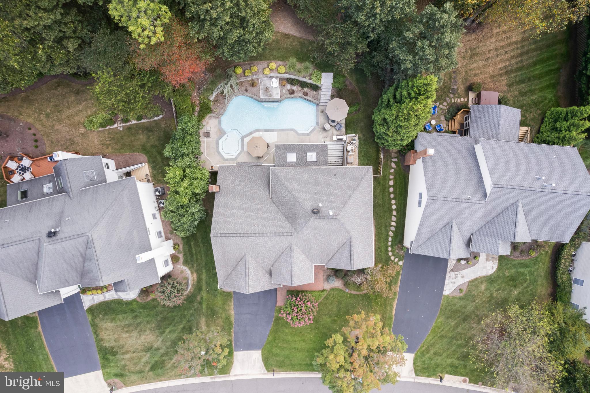 OAKTON  WOODS - Residential