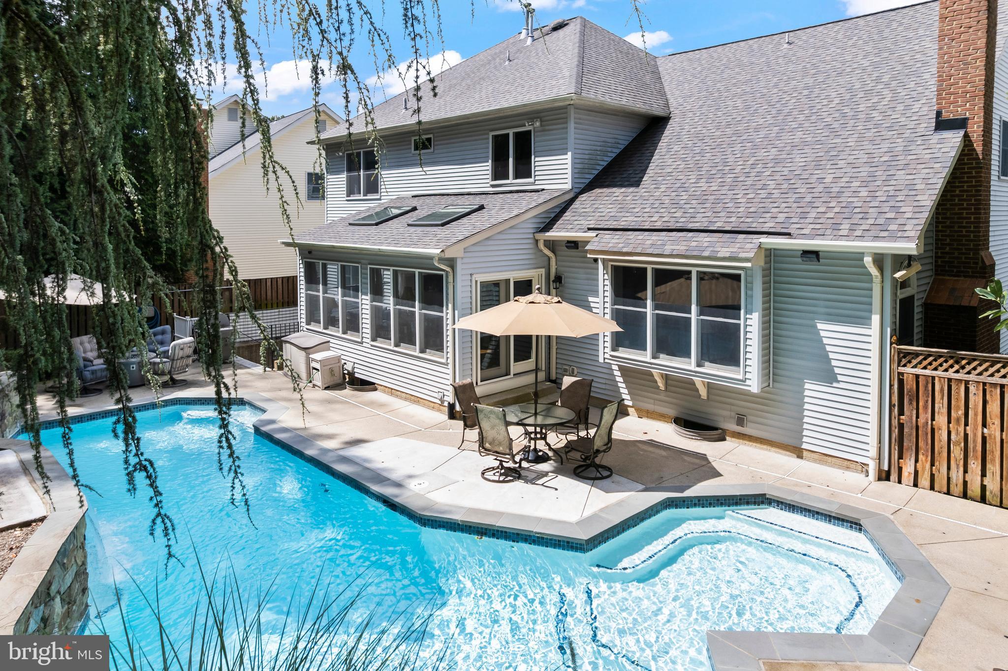 OAKTON  WOODS - Residential