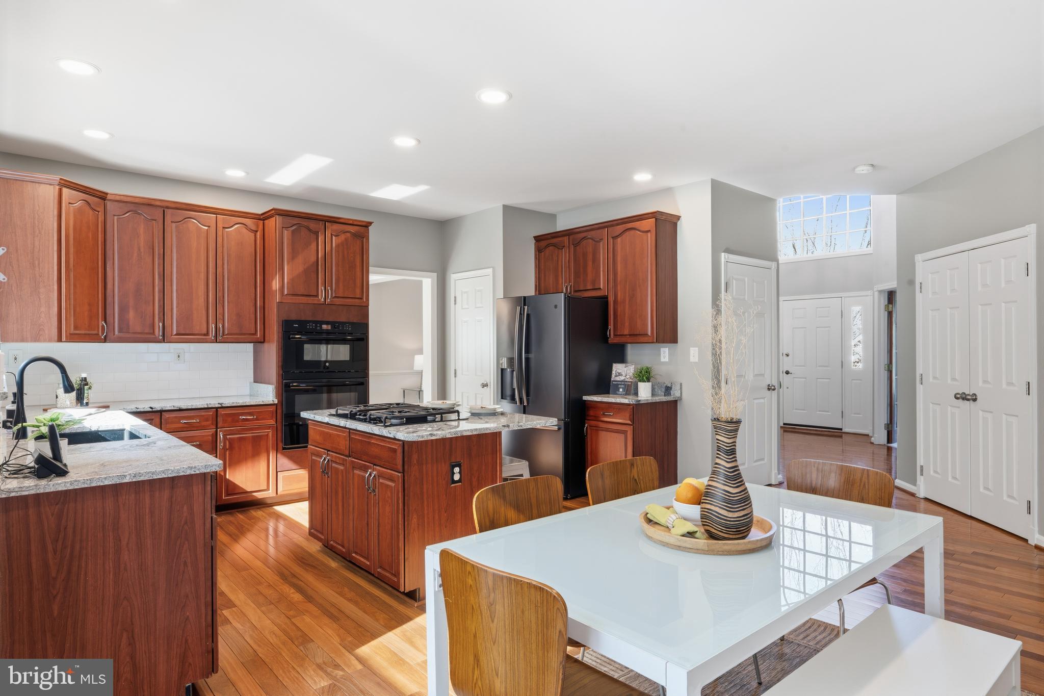 OAKTON  WOODS - Residential