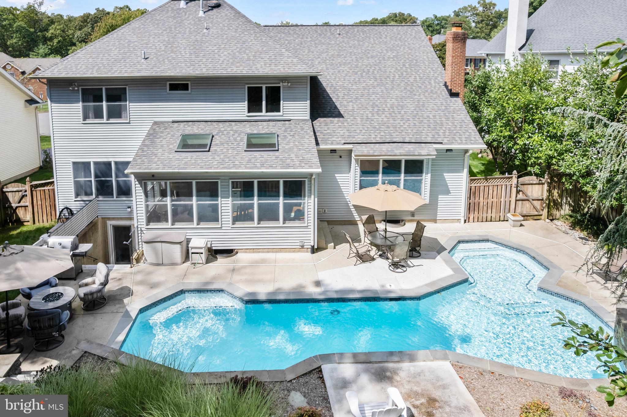 OAKTON  WOODS - Residential