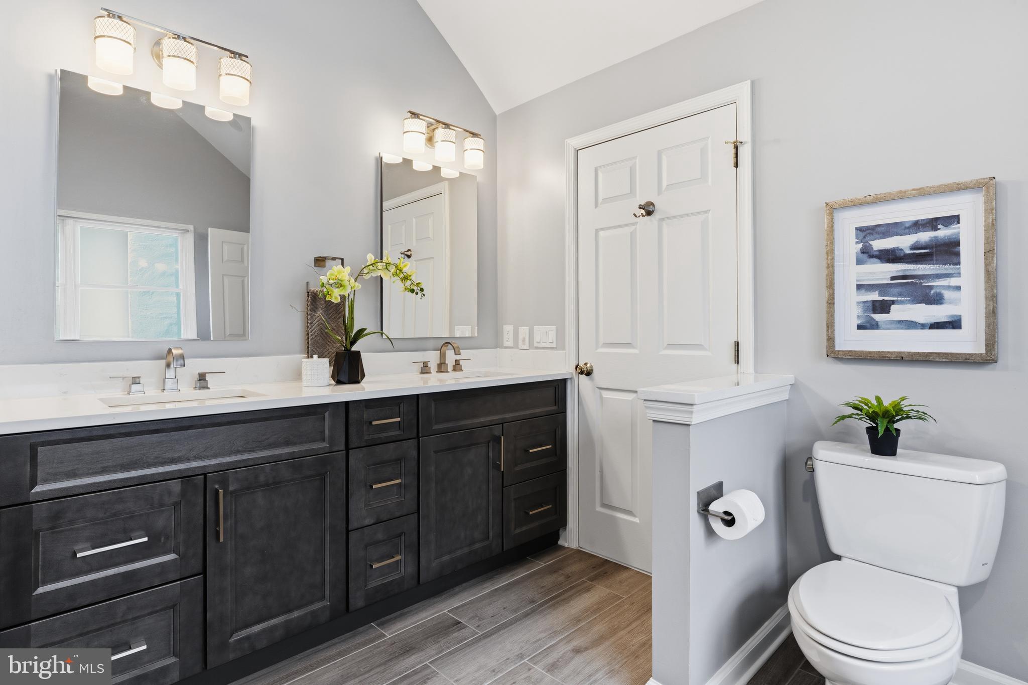 OAKTON  WOODS - Residential