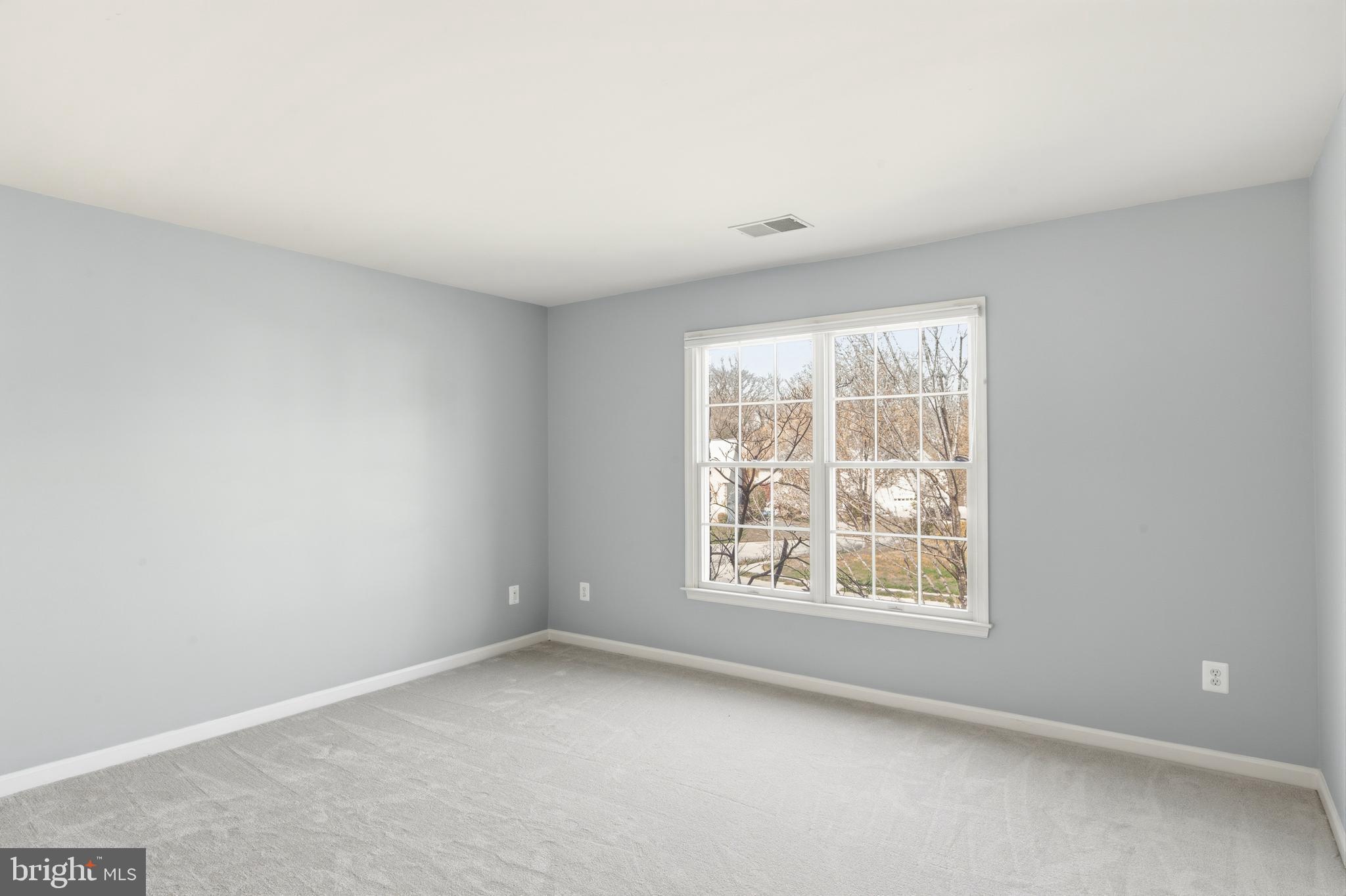 OAKTON  WOODS - Residential