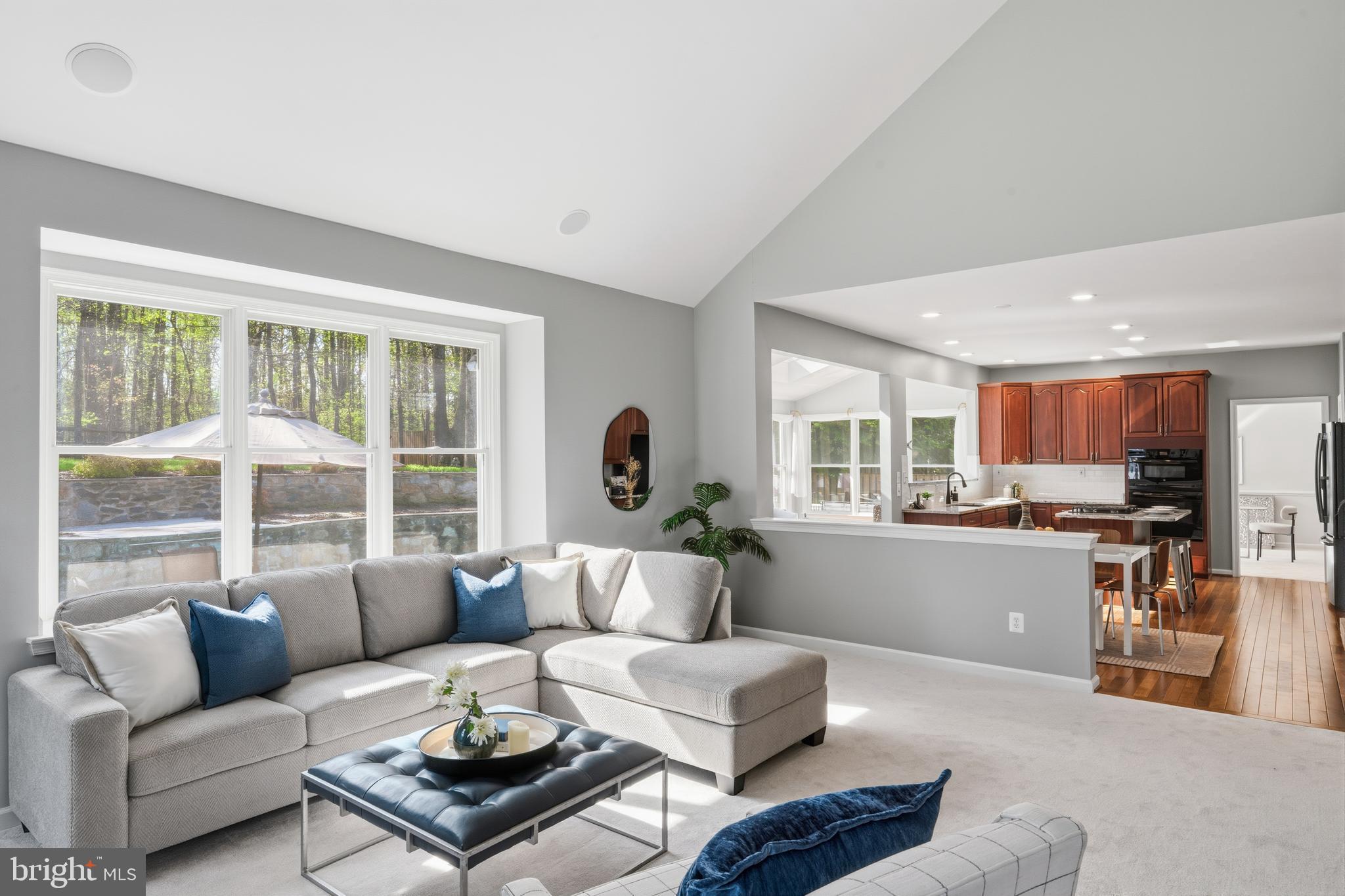 OAKTON  WOODS - Residential