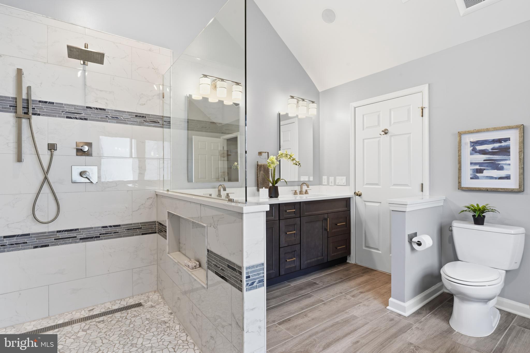 OAKTON  WOODS - Residential