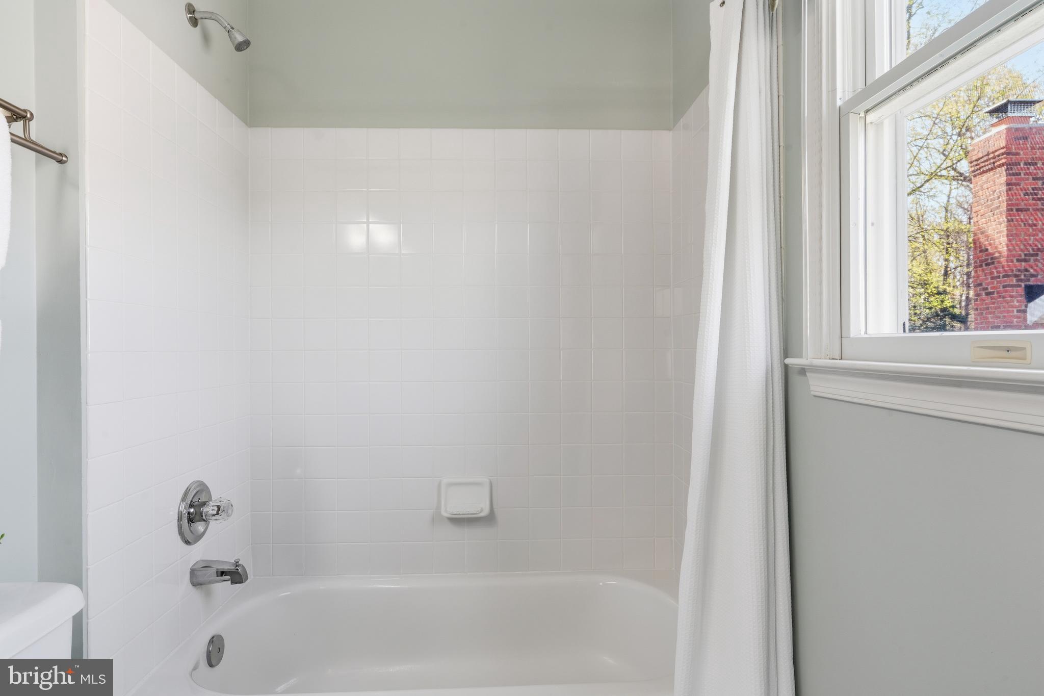 OAKTON  WOODS - Residential