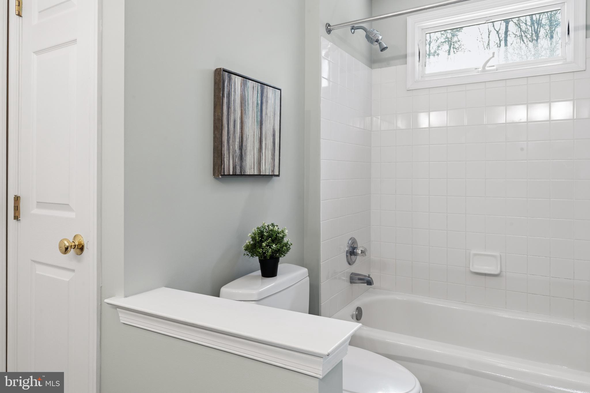 OAKTON  WOODS - Residential