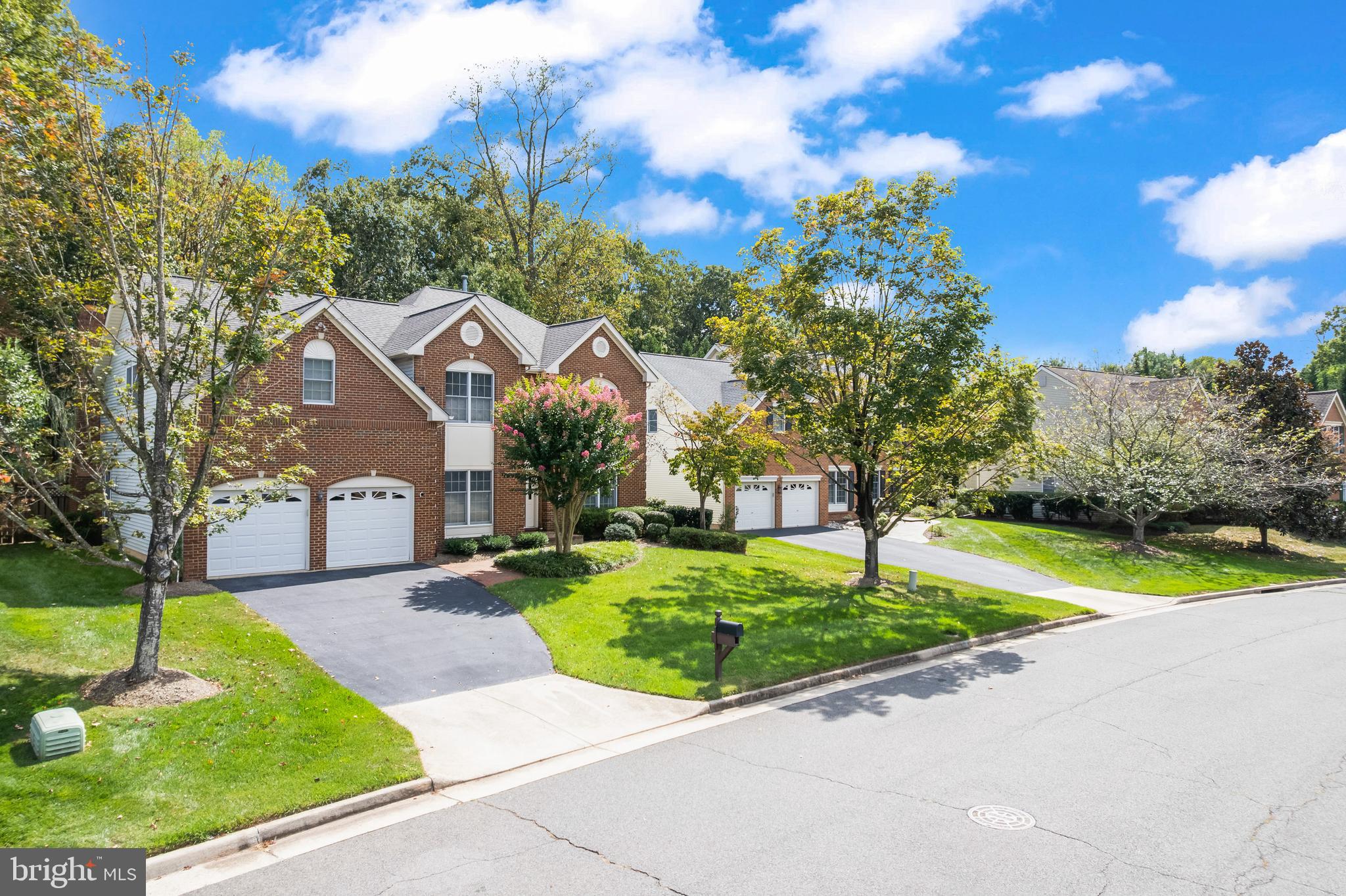 OAKTON  WOODS - Residential