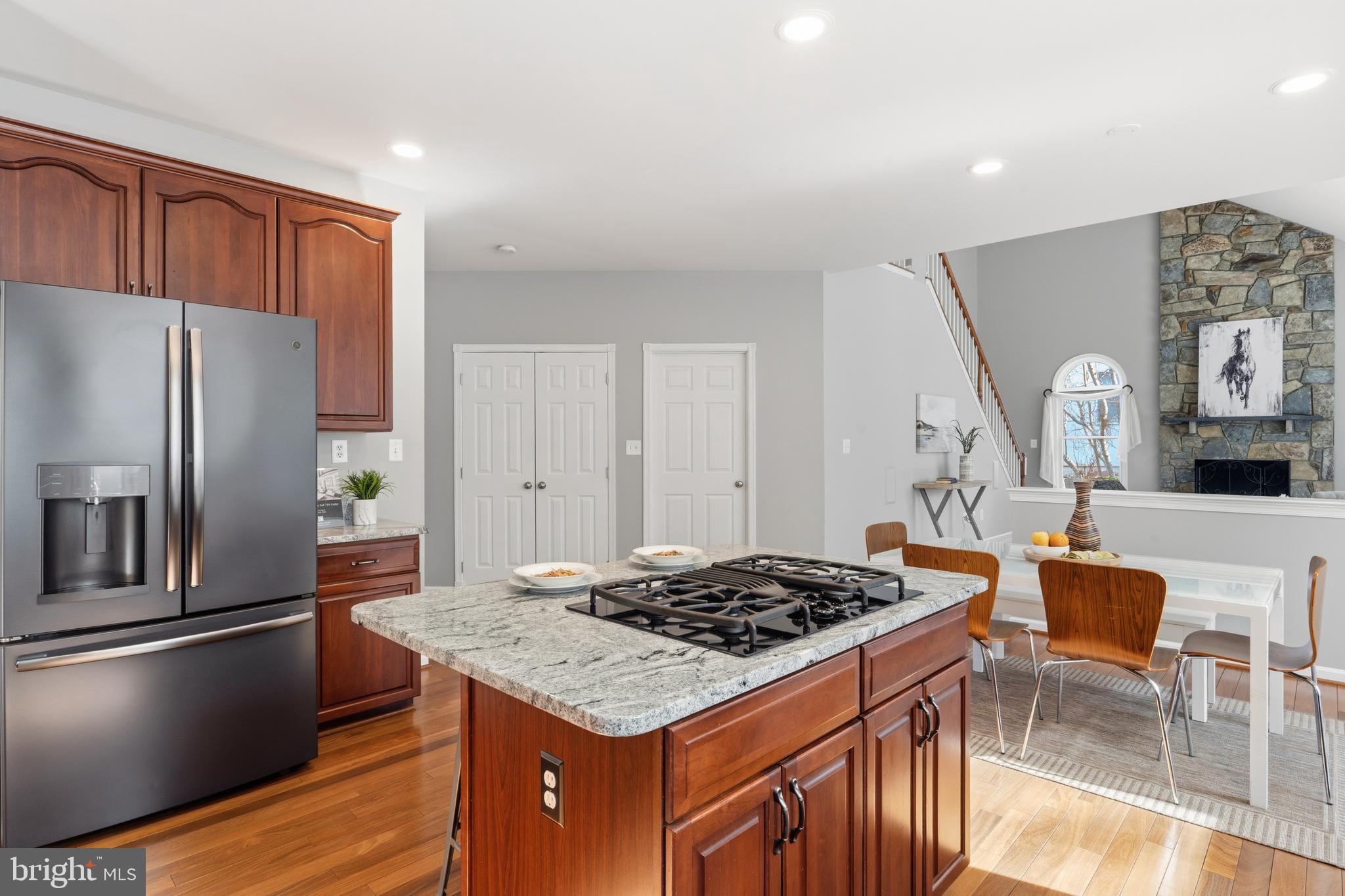 OAKTON  WOODS - Residential