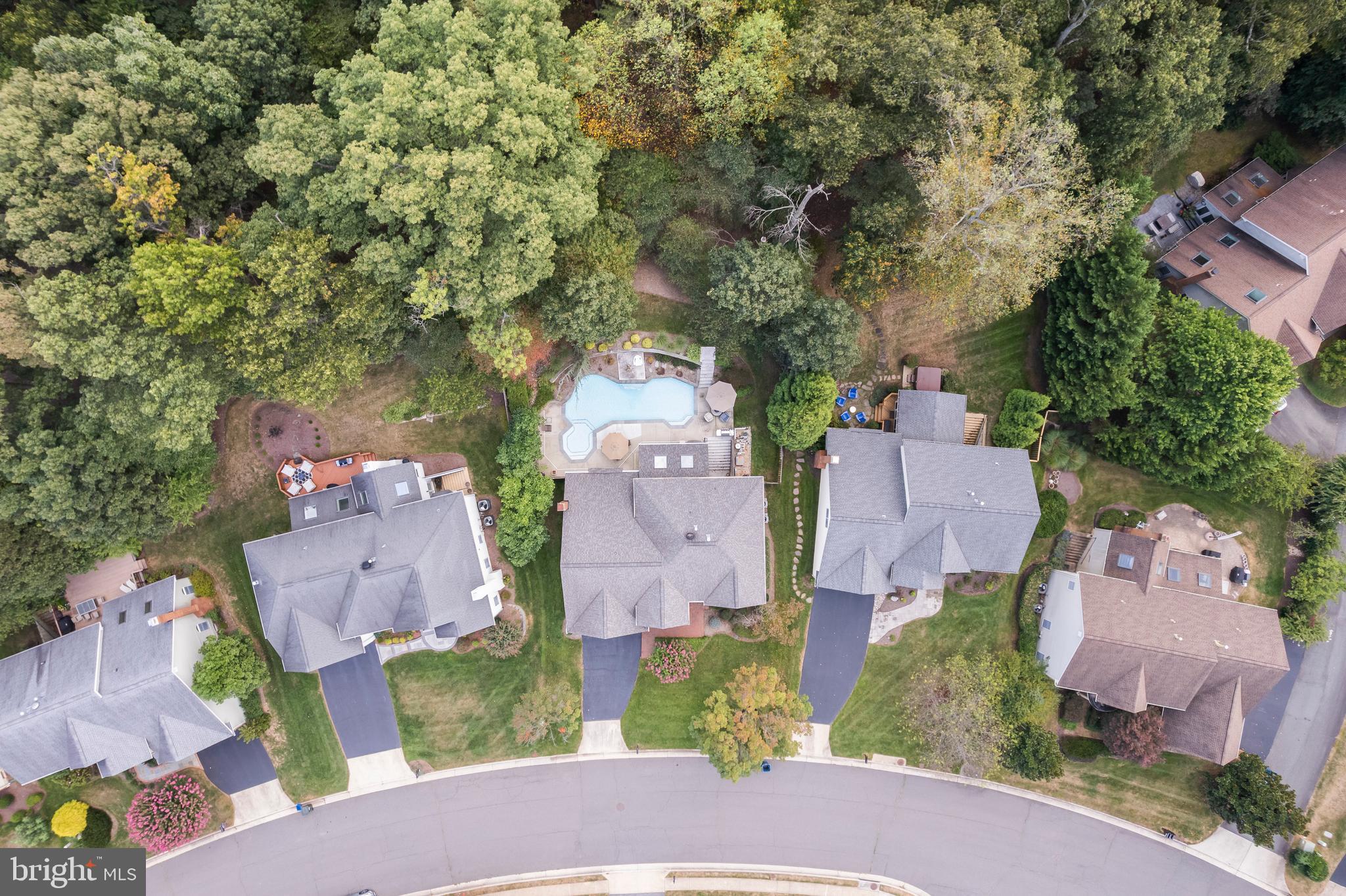 OAKTON  WOODS - Residential