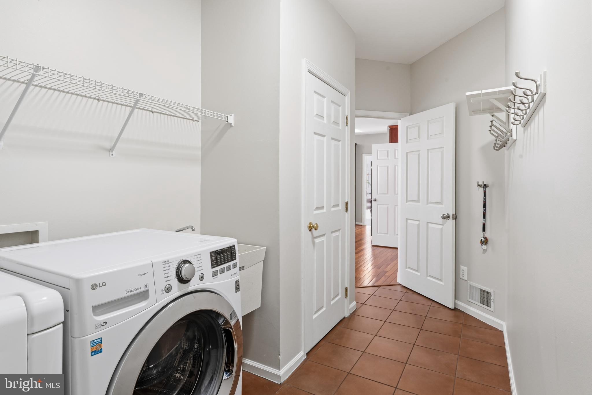 OAKTON  WOODS - Residential