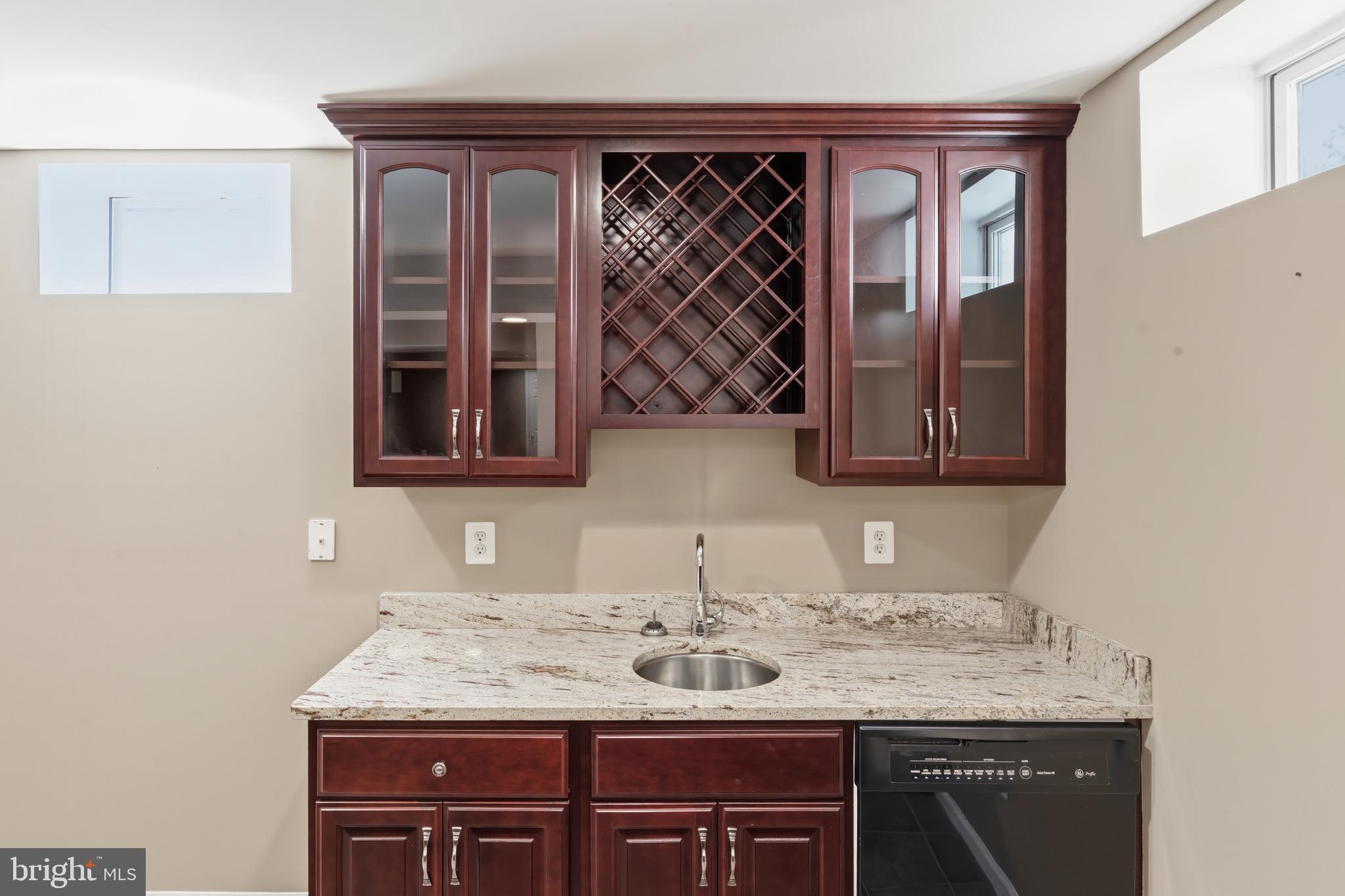 OAKTON  WOODS - Residential