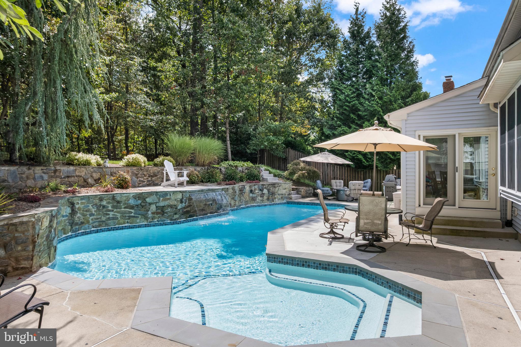 OAKTON  WOODS - Residential