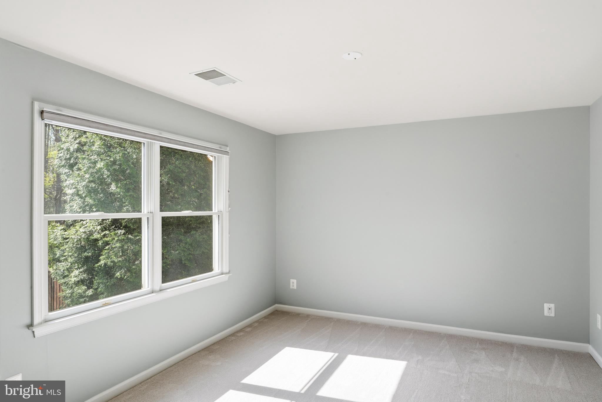 OAKTON  WOODS - Residential