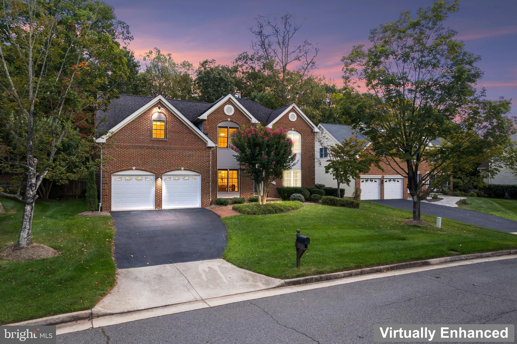 OAKTON  WOODS - Residential