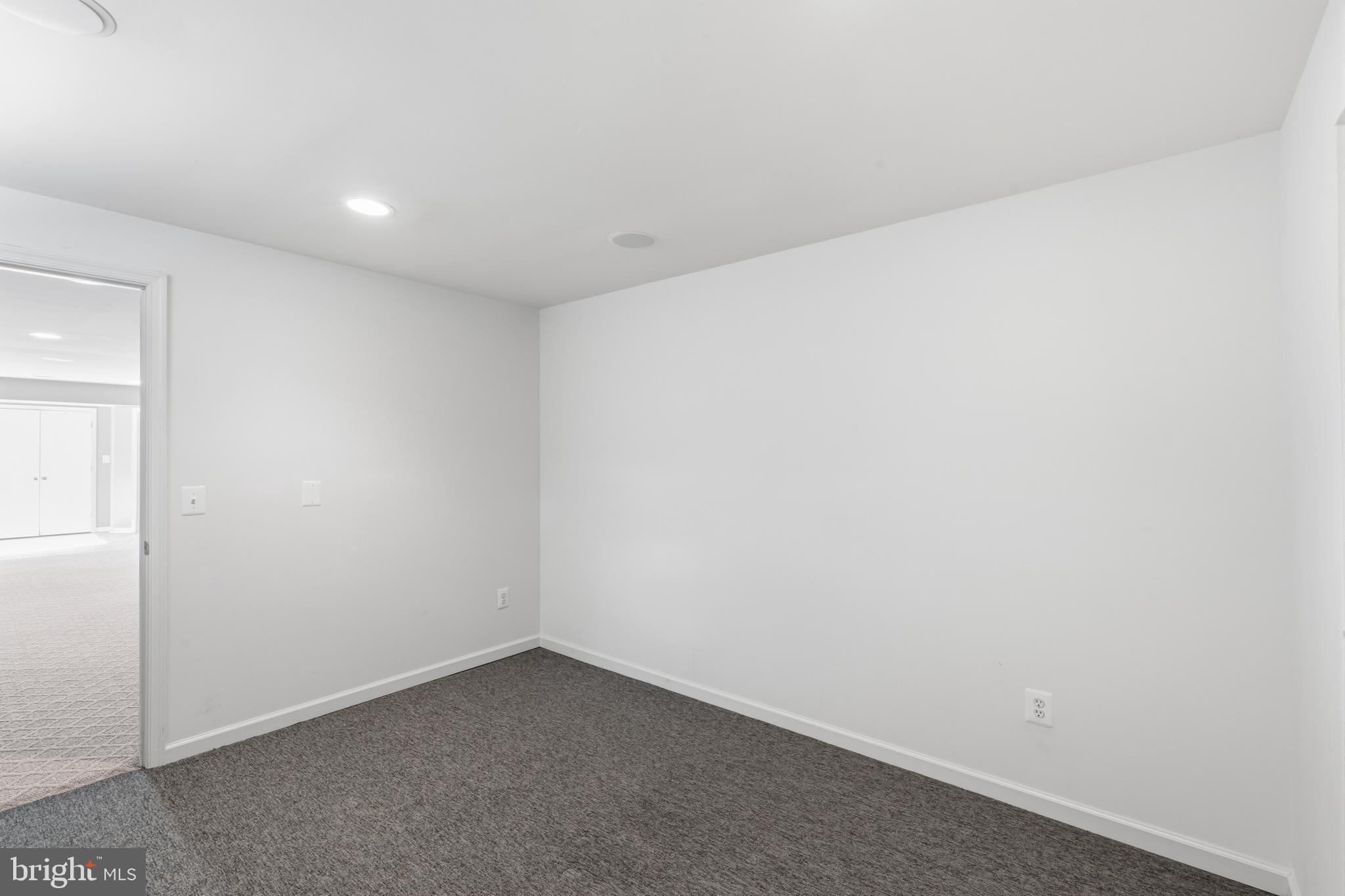 OAKTON  WOODS - Residential