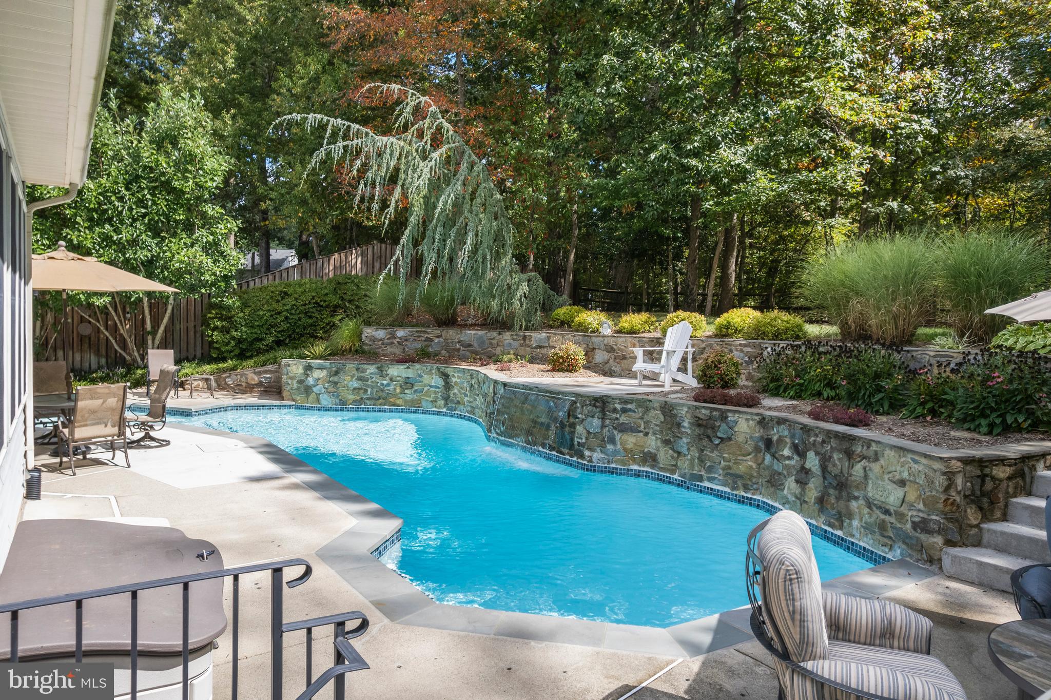 OAKTON  WOODS - Residential