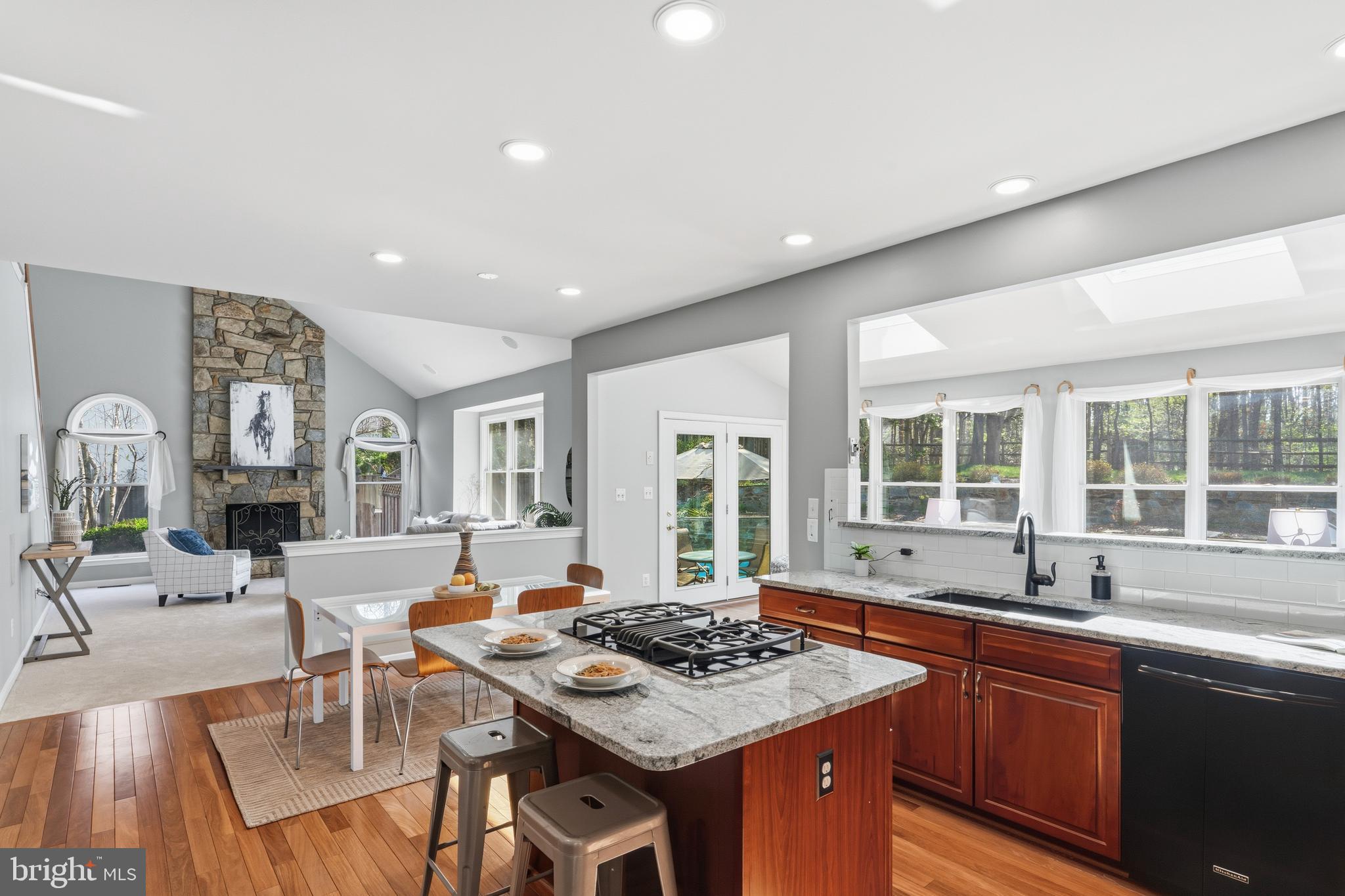 OAKTON  WOODS - Residential