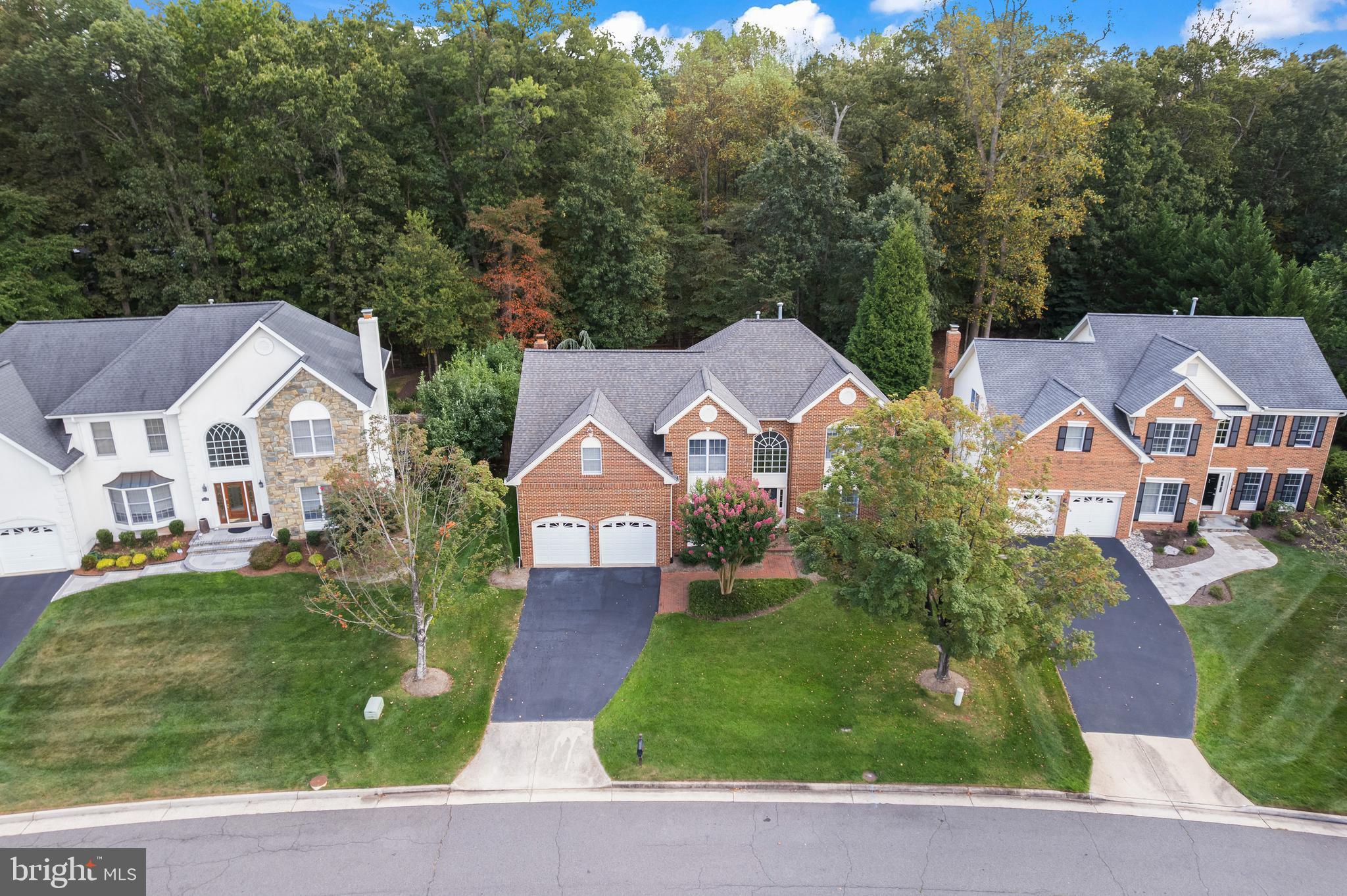 OAKTON  WOODS - Residential