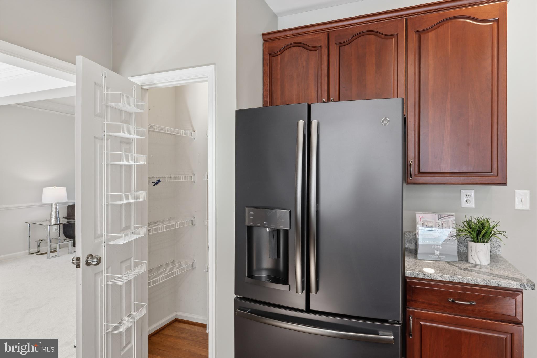 OAKTON  WOODS - Residential