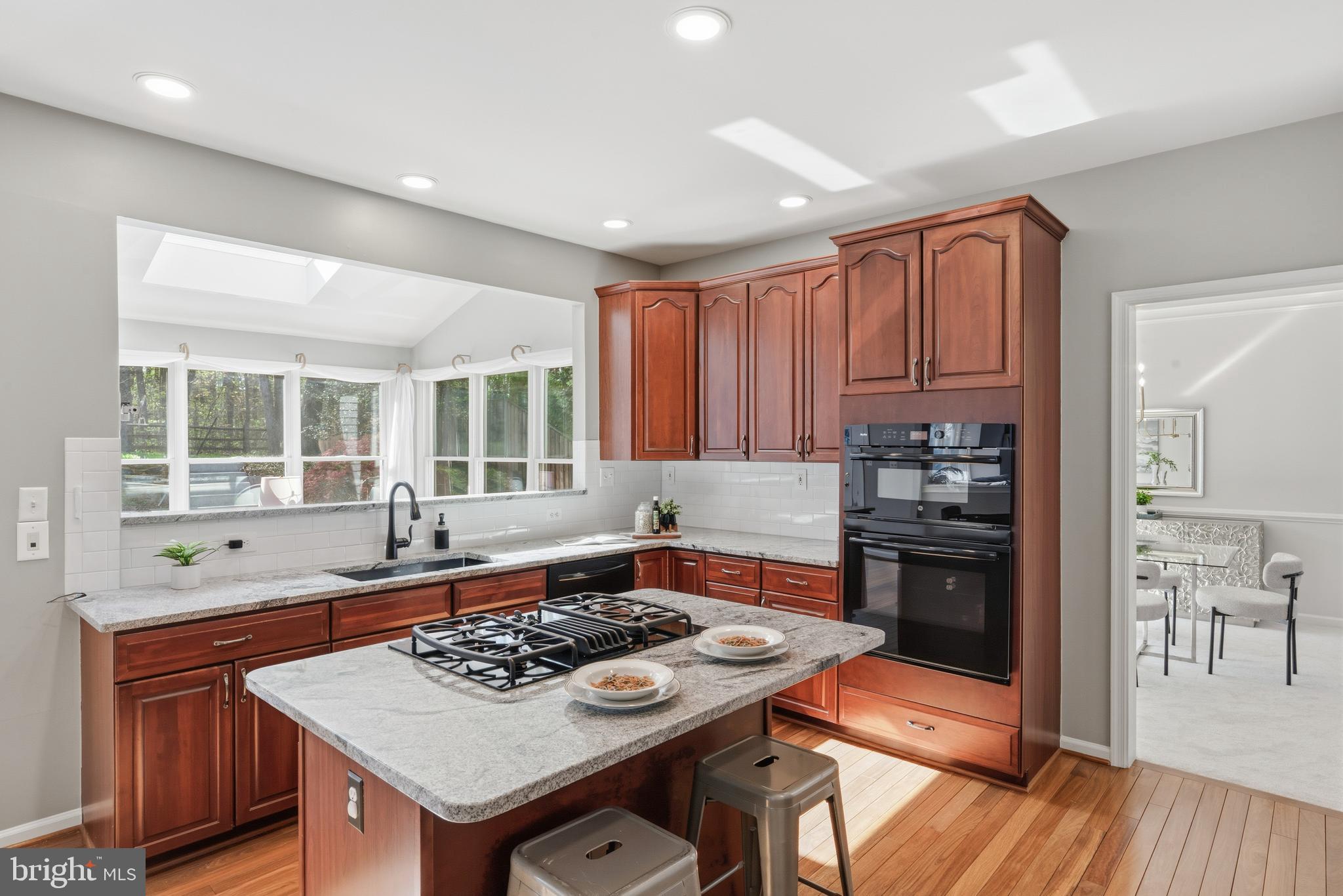 OAKTON  WOODS - Residential