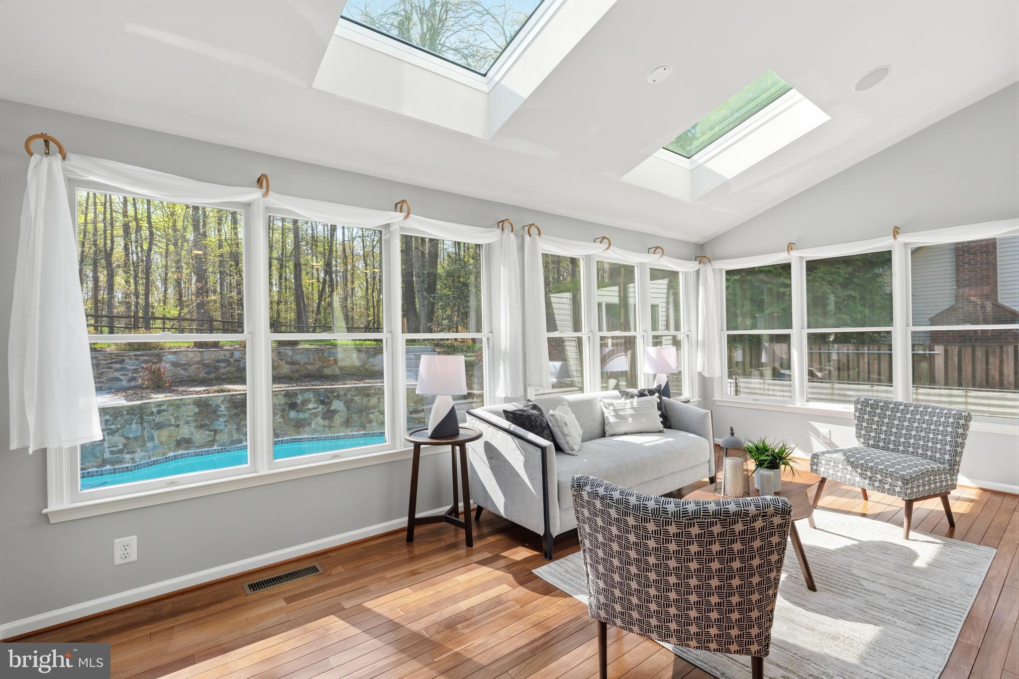 OAKTON  WOODS - Residential