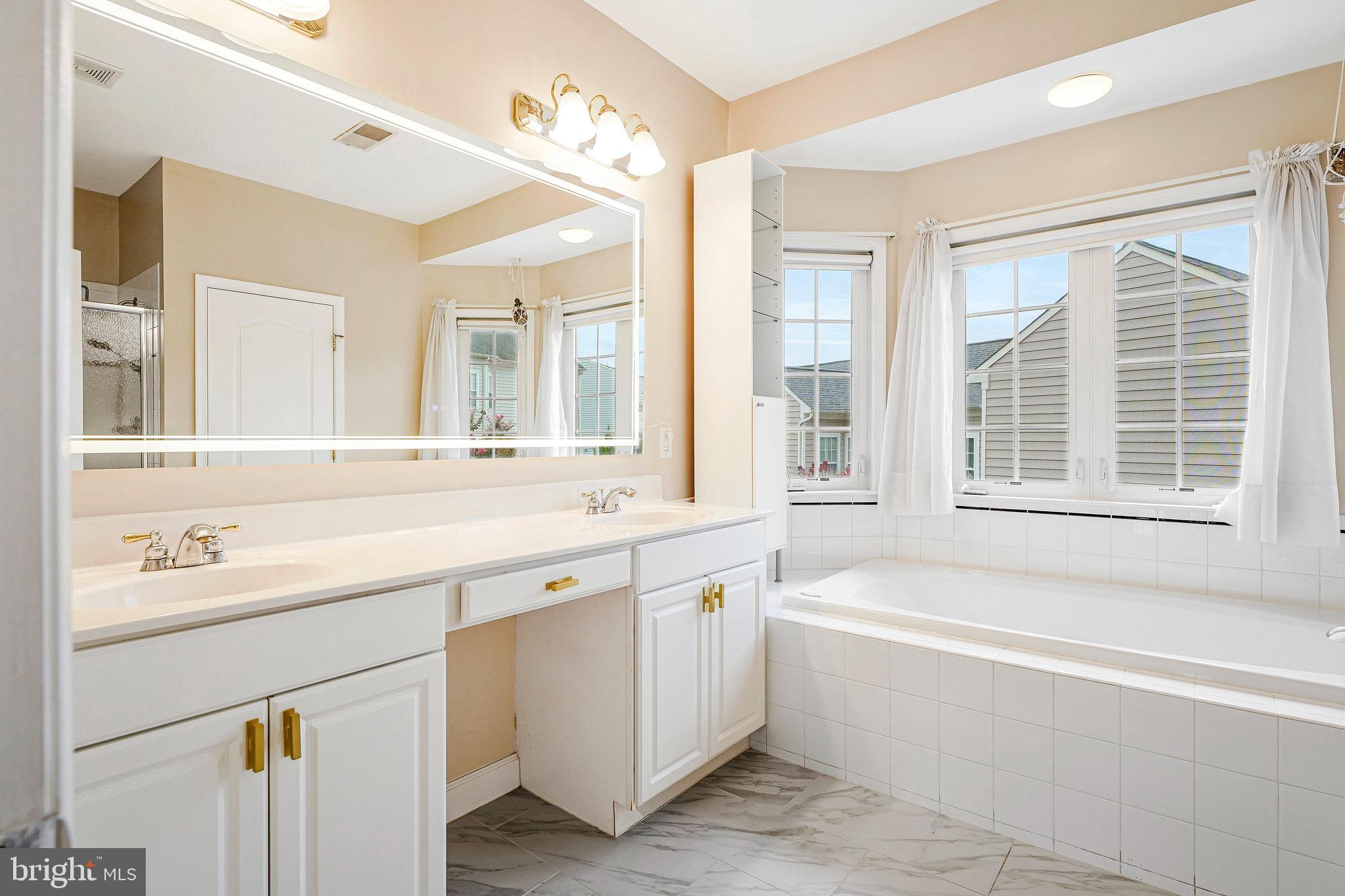 BROADLANDS SOUTH - Residential