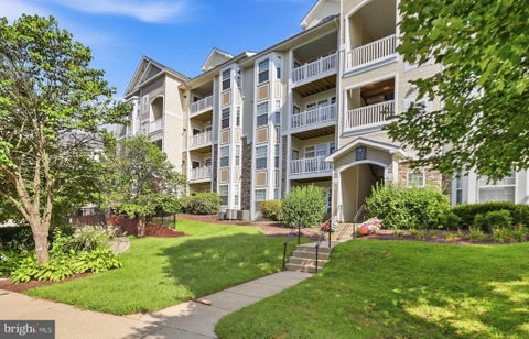 Photo of 501 Sunset View Terrace SE #406, LEESBURG, VA 20175 (MLS # VALO2136566)