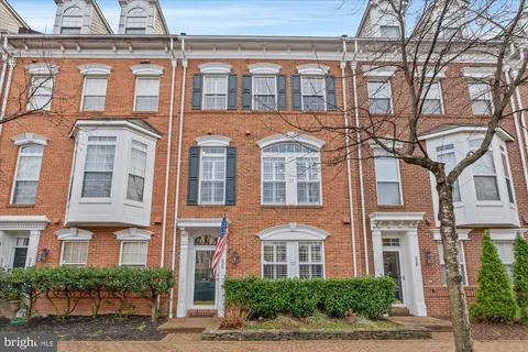 326 Cameron Station Boulevard, Alexandria, VA MLS: VAAX2051486