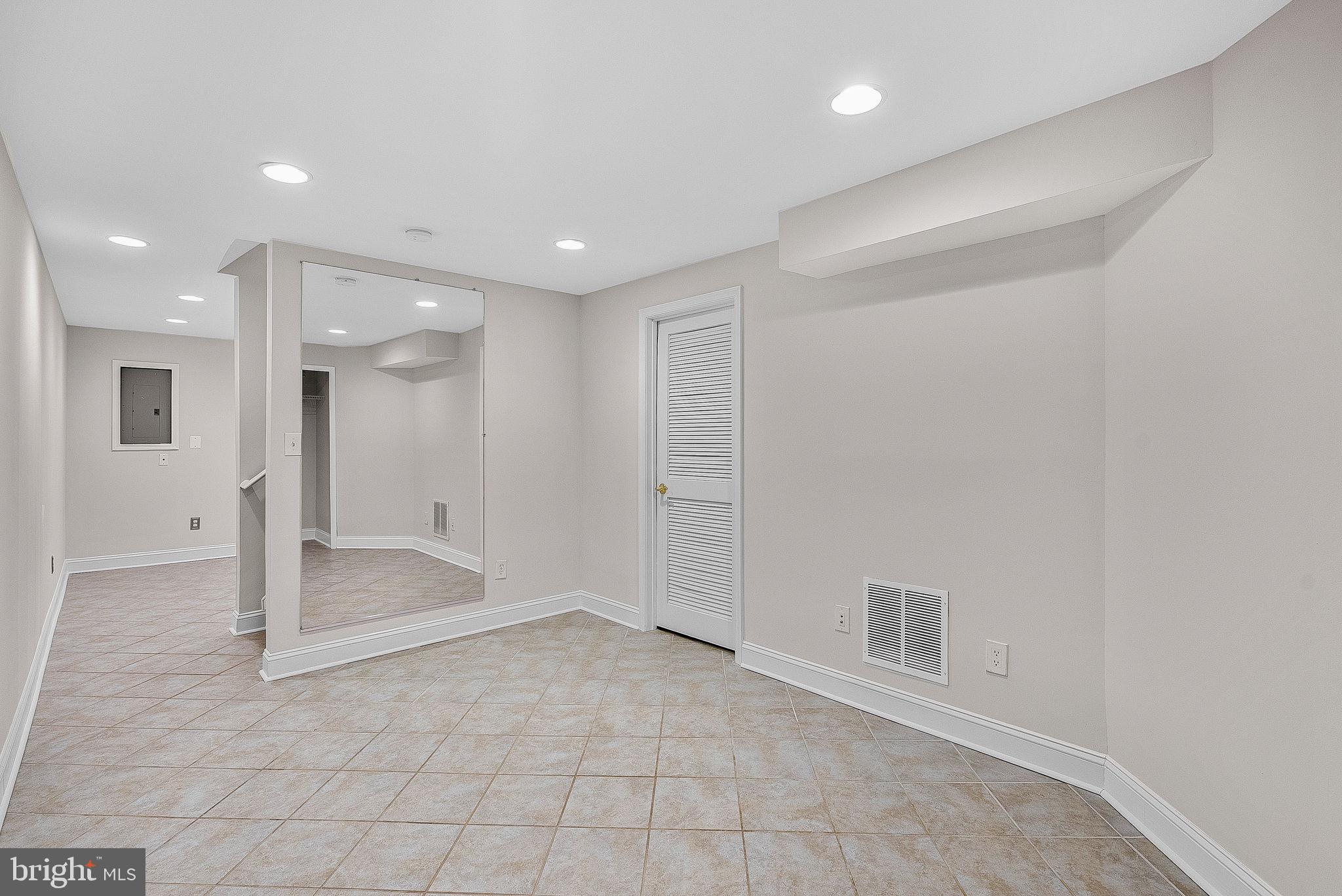 OLD WATERFORD KNOLL - Residential