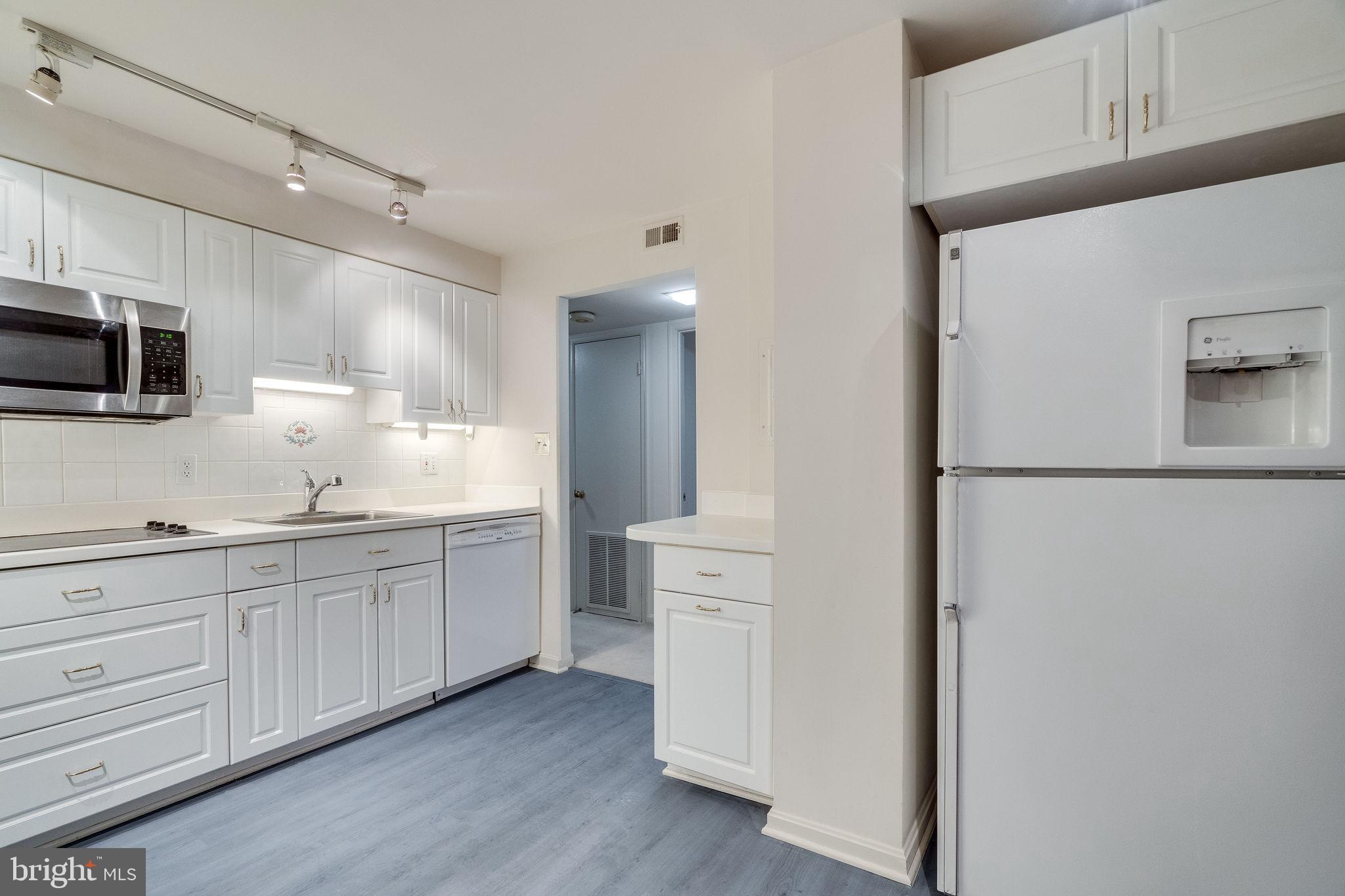 THE PLAZA - Residential Lease