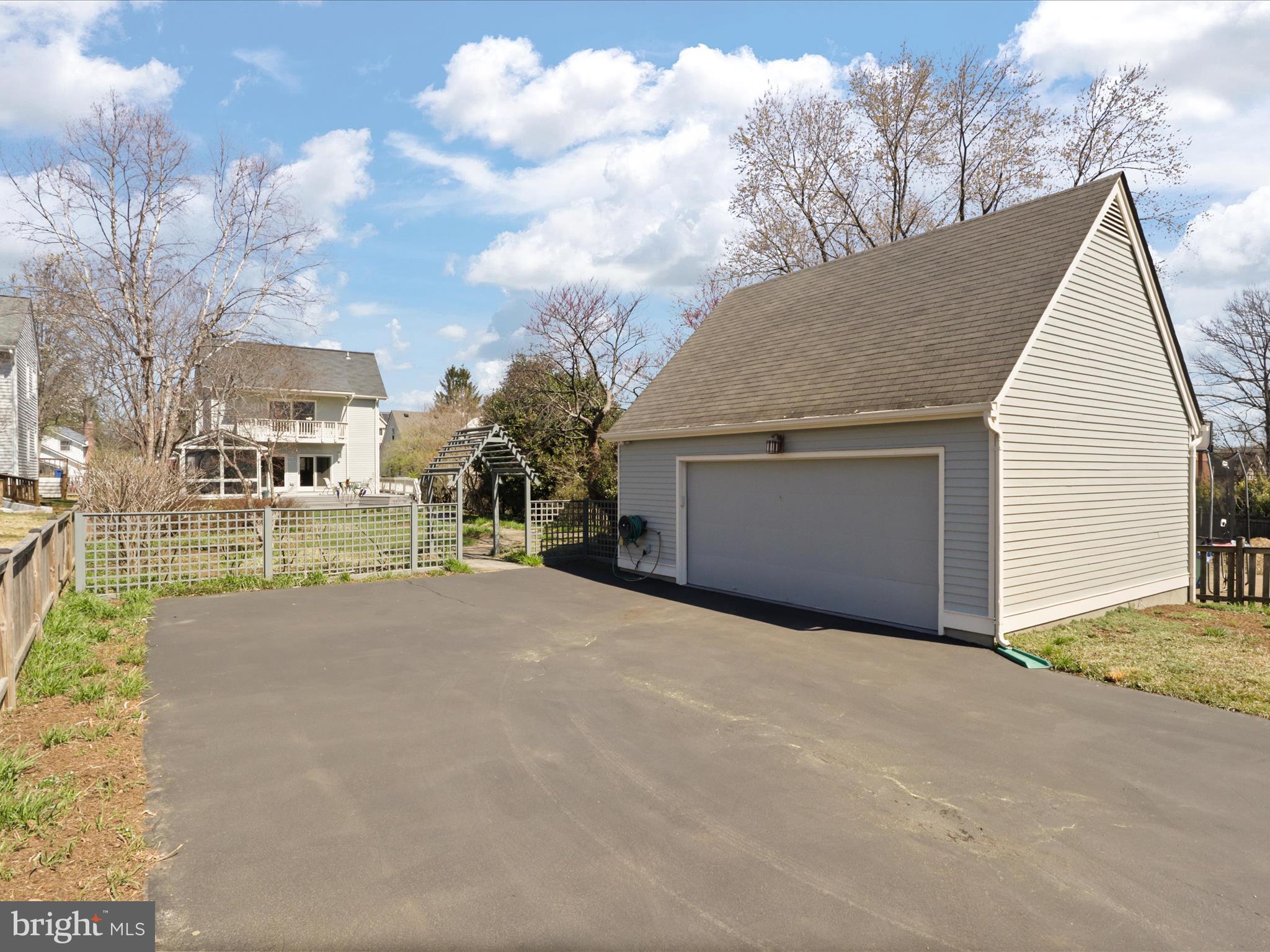 WAVERLY HILLS - Residential