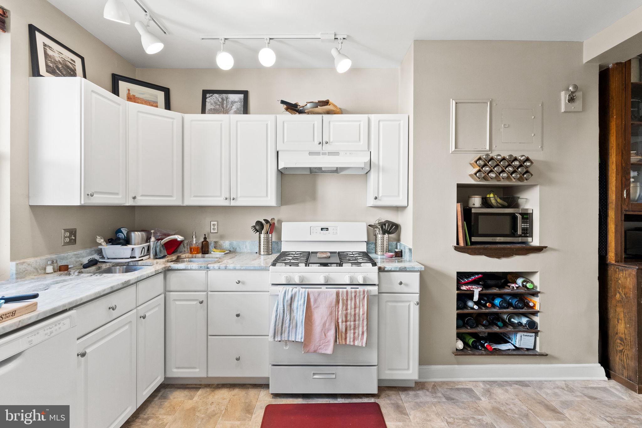 CHARLES VILLAGE - Residential